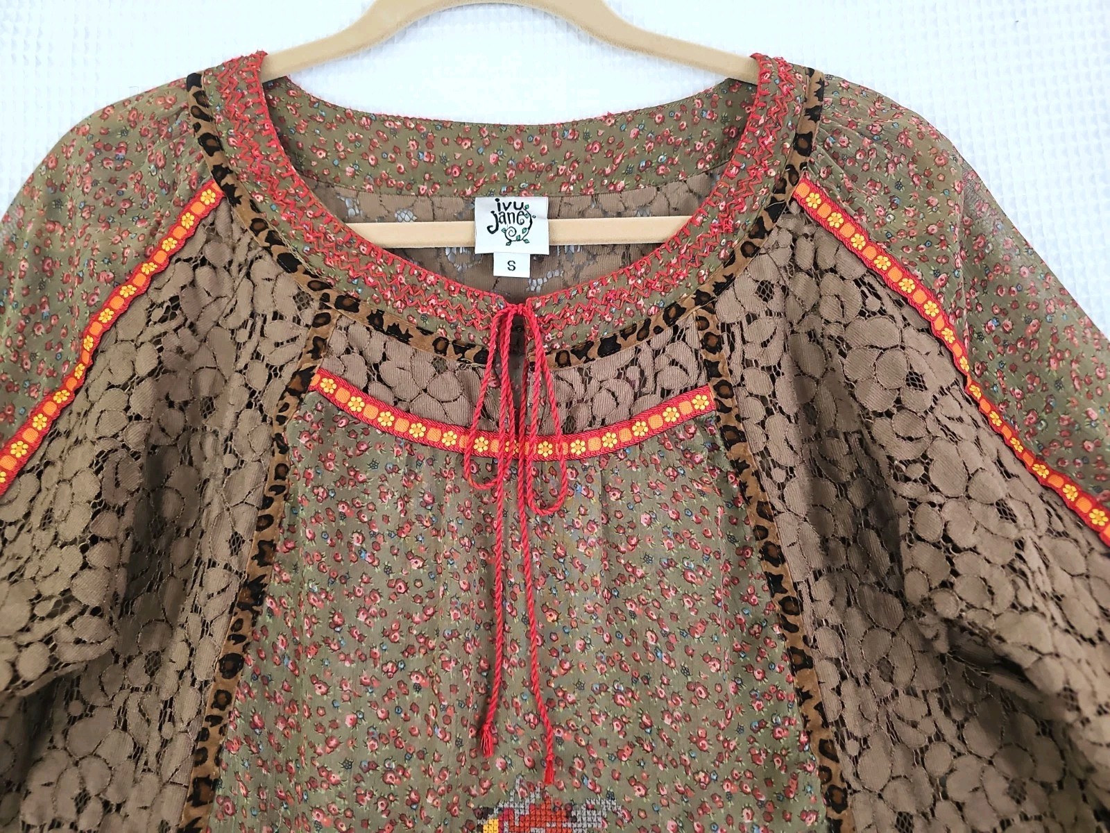 Ivy Jane ~Woman Size S~ Multicolor Embroidered Balloon Sleeve Blouse Boho Top.