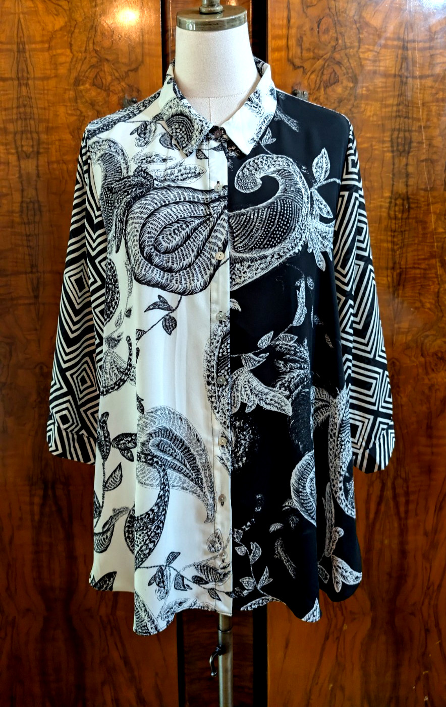 Rose + Olive Size 1X Button Down Black White Paisley/Scroll Print Blouse