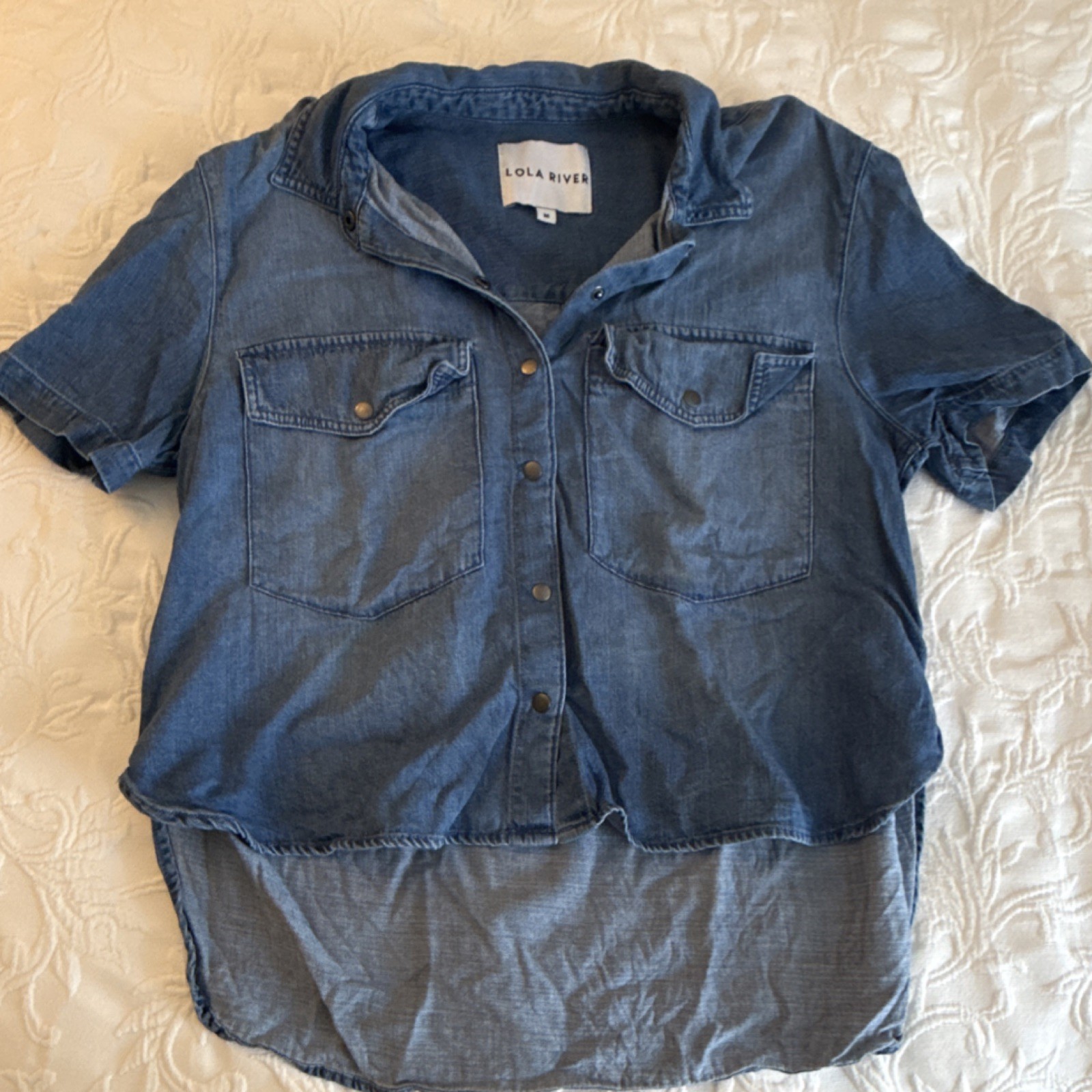 Lola River Women’s Blue Solid Denim Short Sleeve Collared Button-Up Shirt M