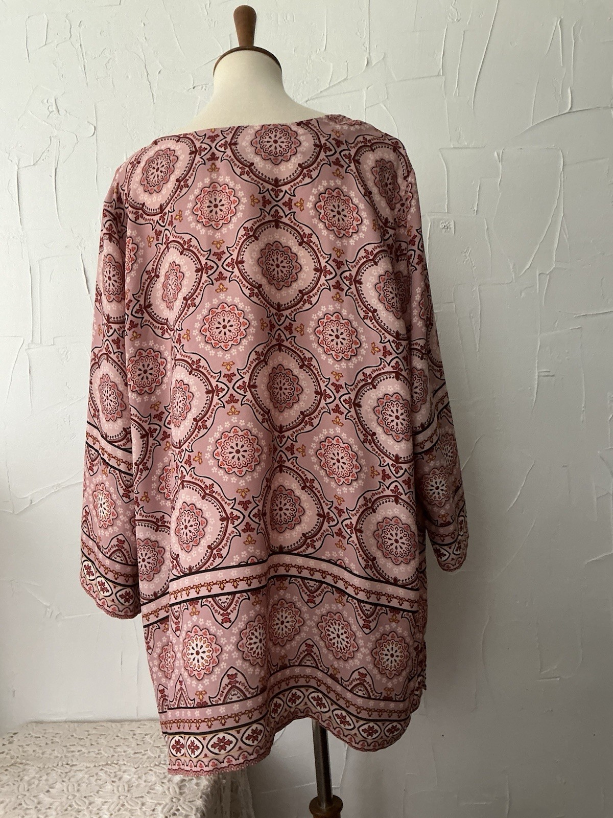 Violet & Claire Tunic Blouse (3X) Beige Brown Pink 3/4 Sleeve, Slits Easy Care