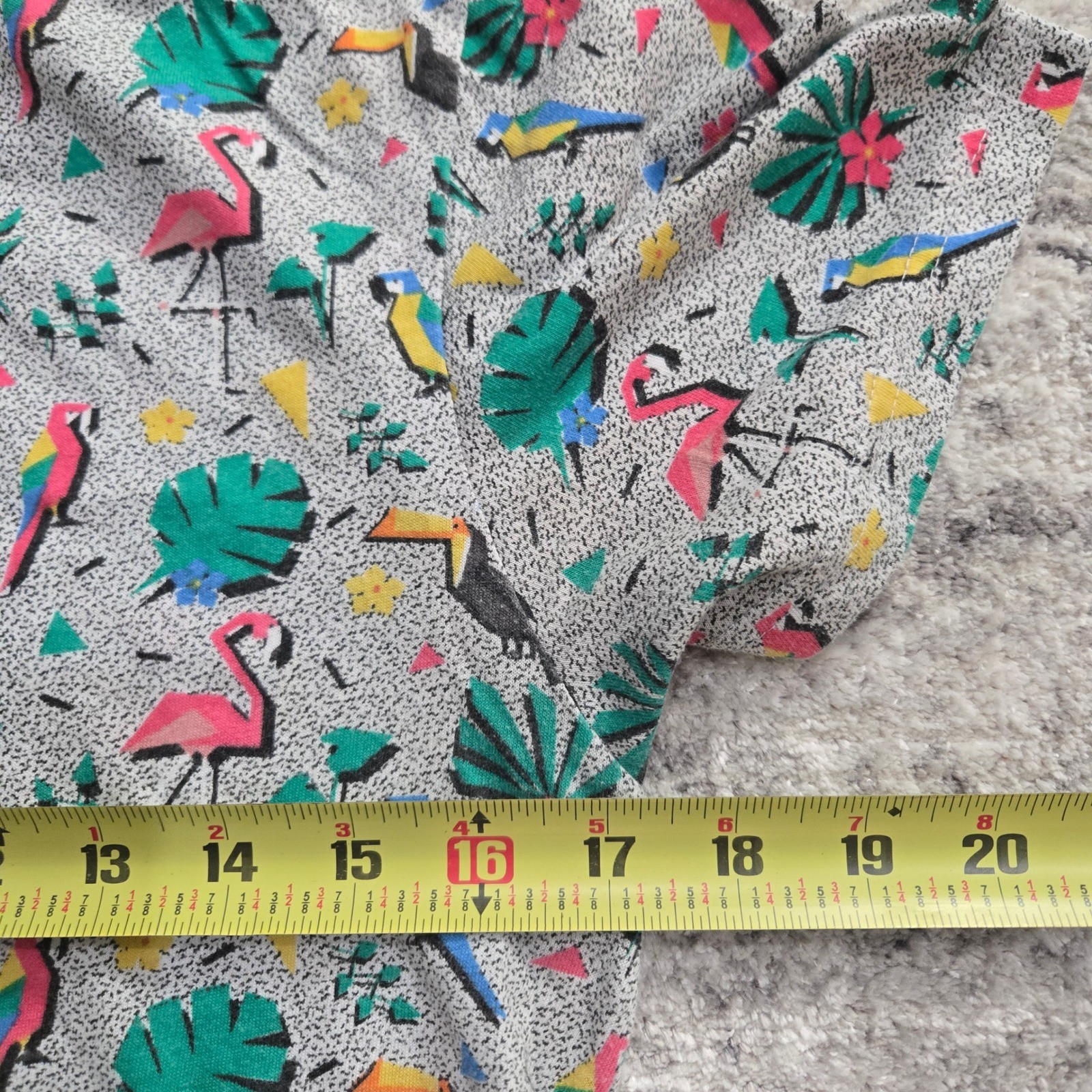 MTL Made To Live NYC Flamingo Parrot Graphic Tee Small 90s Saved By The Bell