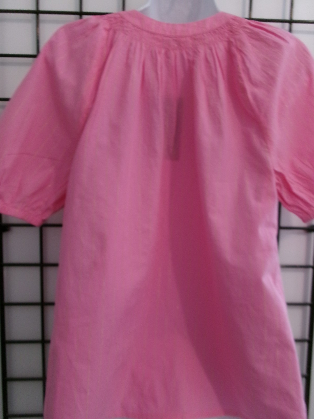 “NEW” CROWN & IVY / $64.50 🌸 SIZE XS==PINK & METALLIC GOLD STRIPED BLOUSE