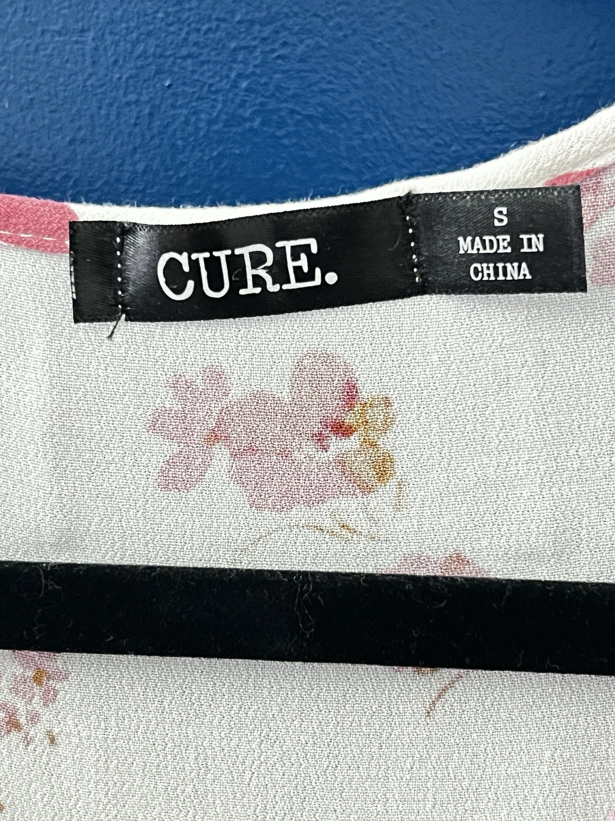 CURE. Women’s Size S White/Pink Floral Lace V-Neck Long Sleeve Pullover Top