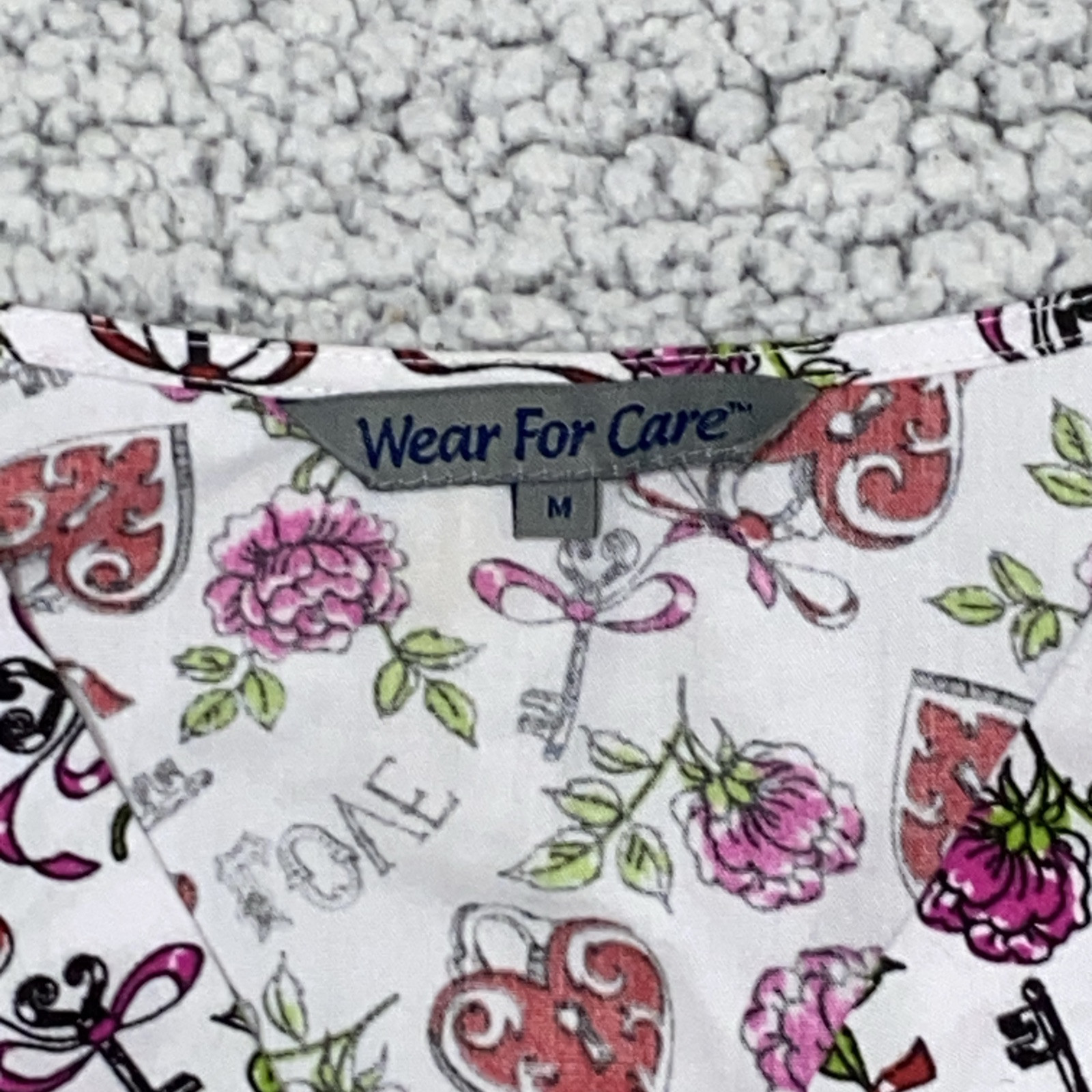 Scrub UNIFORM TOP Cat/Dog Vet Nurse Scrub Hearts Love Roses Medium