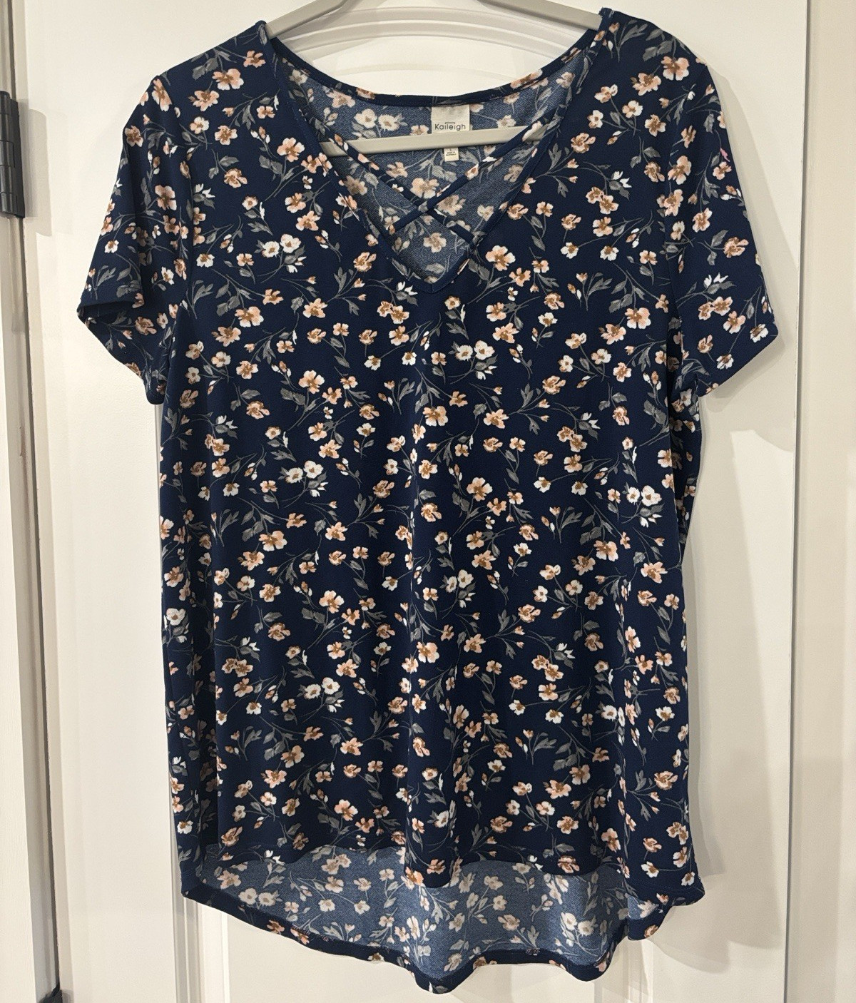 Kaileigh Floral V-Neck Short Sleeve Criss-Cross Hi-Low Pullover Blouse L
