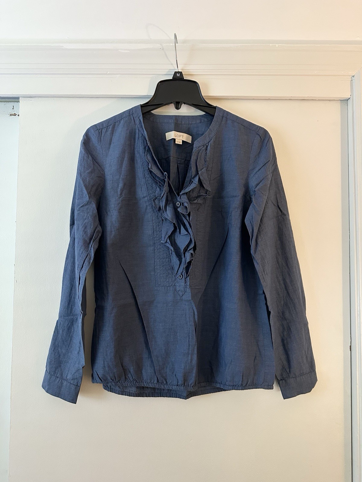 LOFT Chambray Ruffle Top Blue Women’s XS EUC