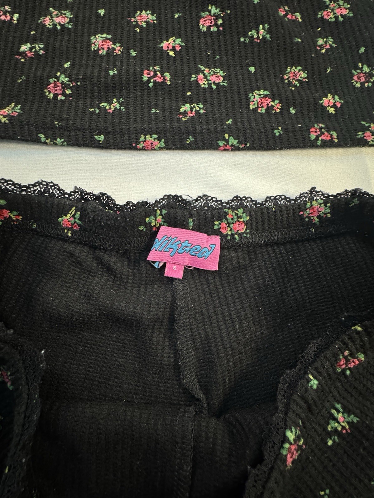 Edikted Aislinn Black Floral Print Waffle Set Tub Top & Shorts Womens Size Small