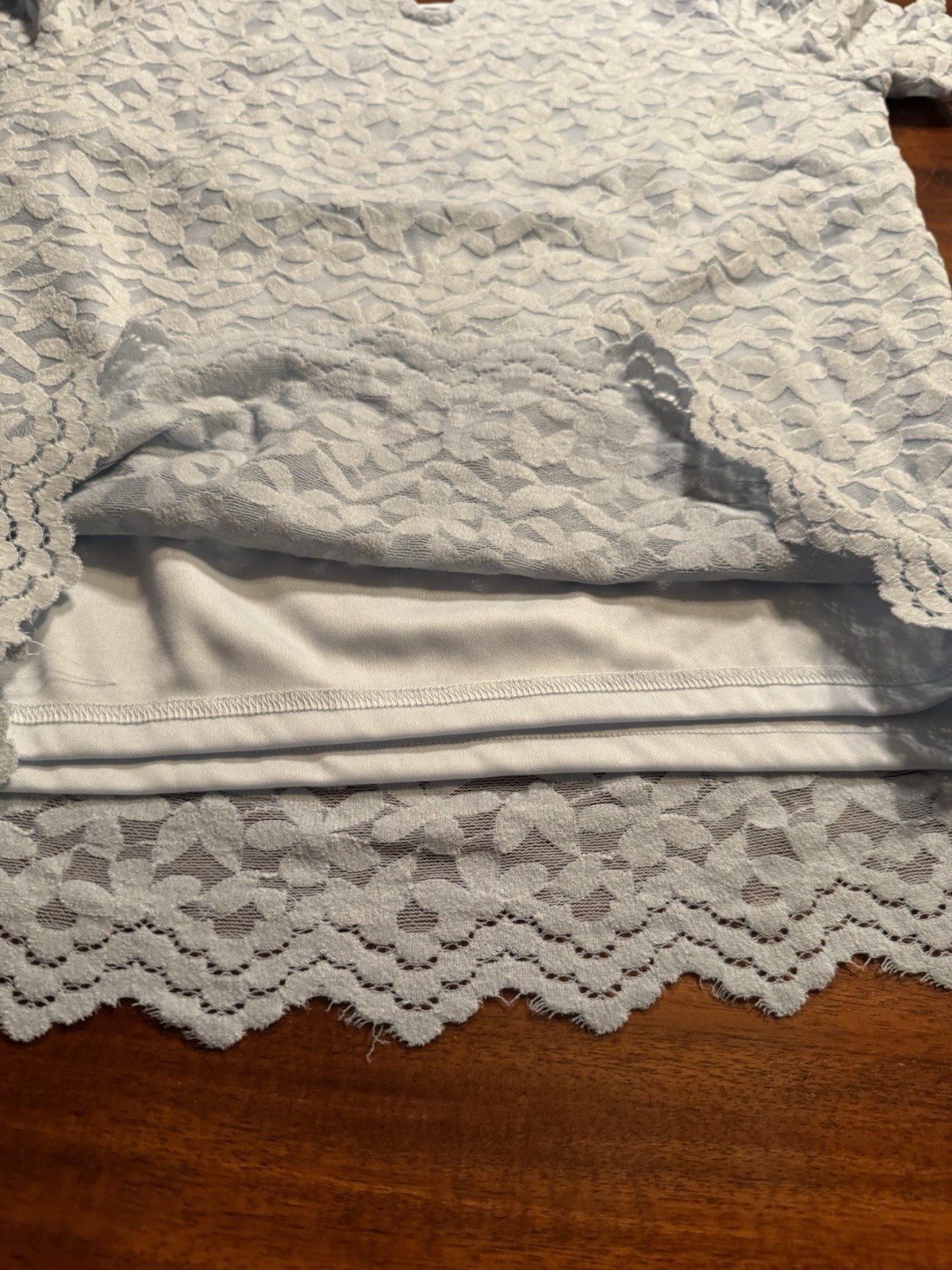 Teddi Rose Women’s Light blue Floral Lace Top Scallop Hem Blouse Sz M – NEW