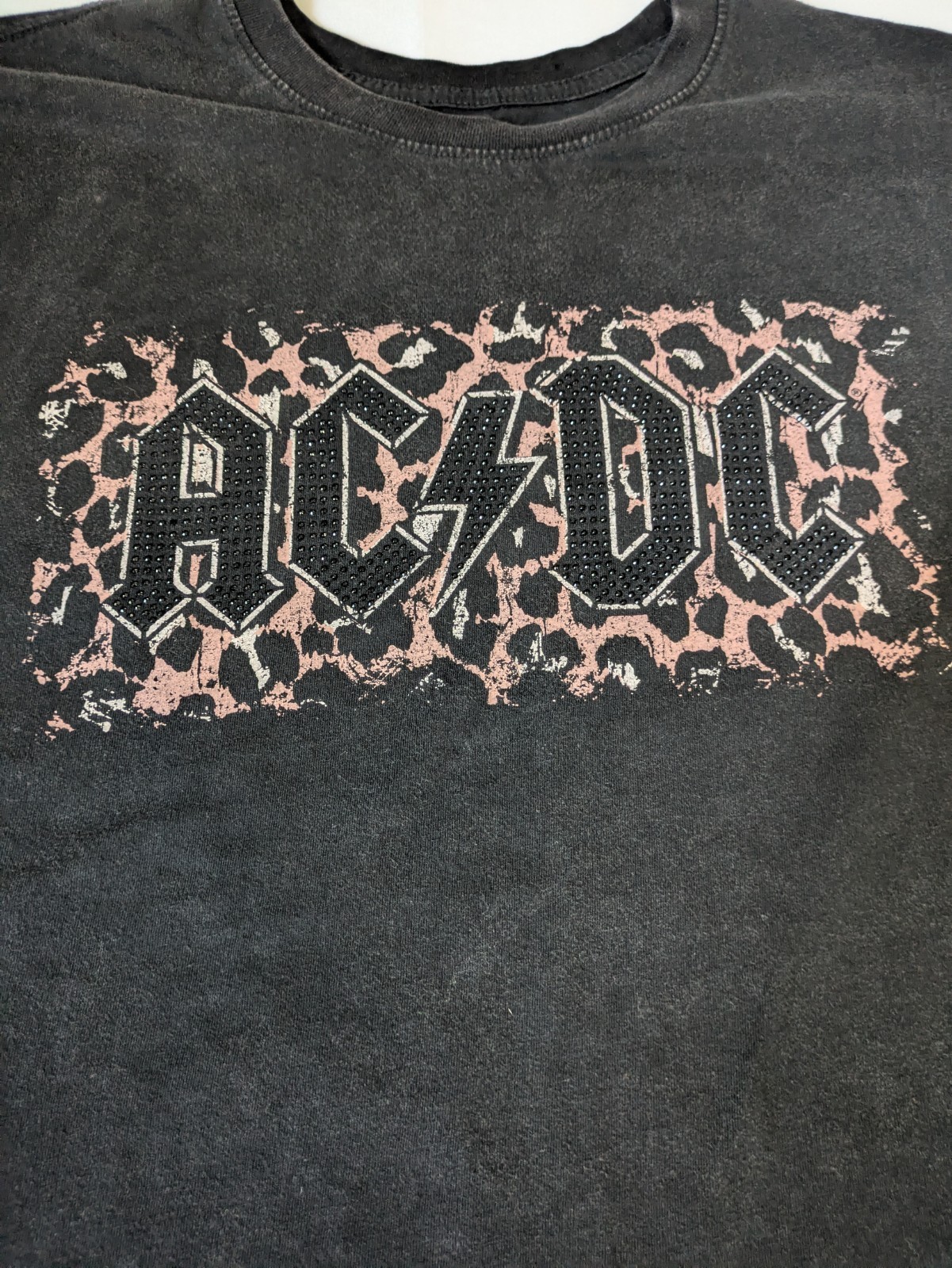 Official AC/DC Studded Leopard Print Logo Graphic Tee – Size M