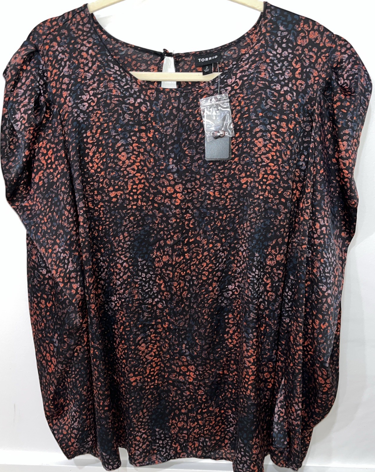 Womens Torrid Brown Leopard Satin Puff Long Sleeve Top Size 2 X 18-20 NWT