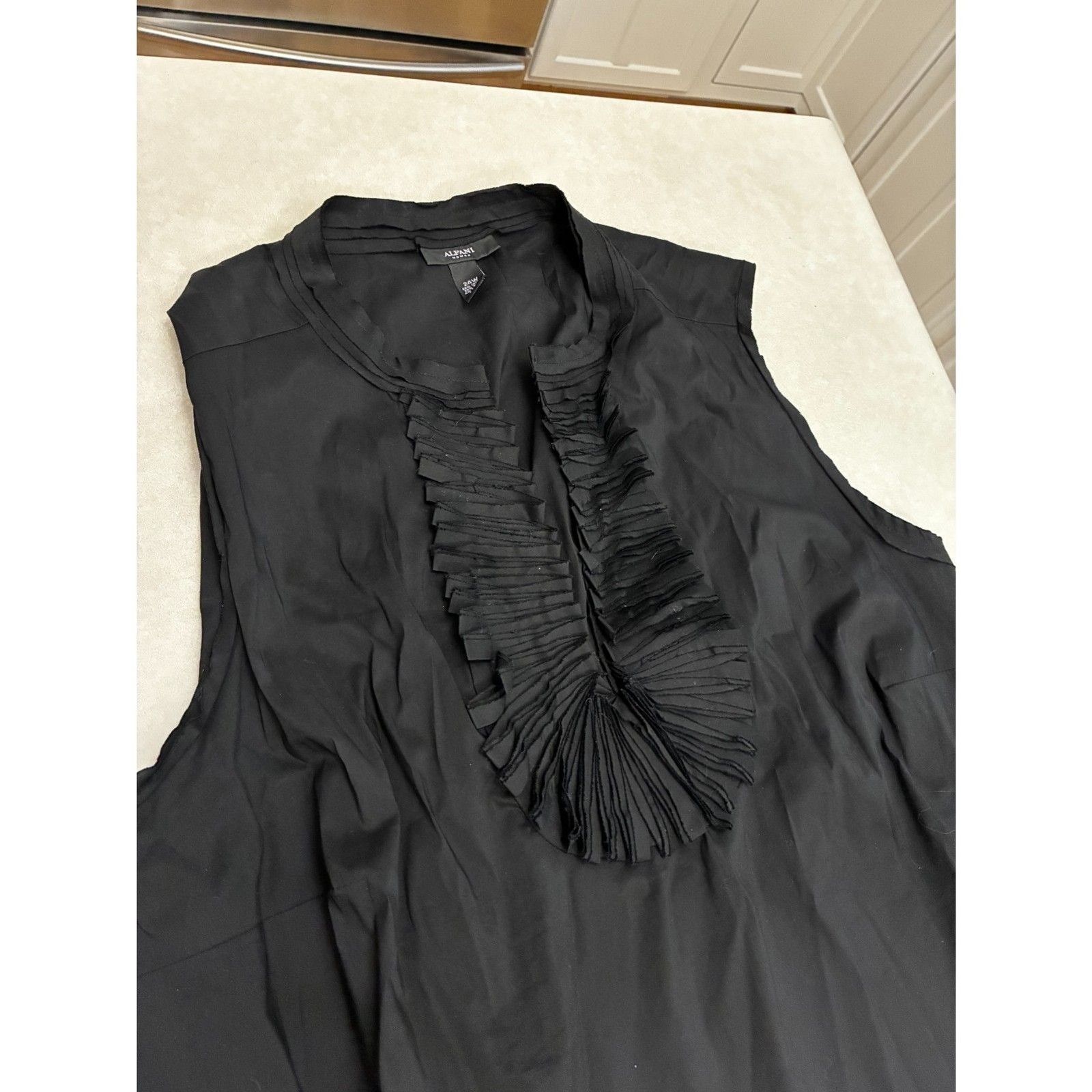 Alfani Women’s Black Sleeveless Pleated Ruffle Neck Split V-Neck Top Size 24