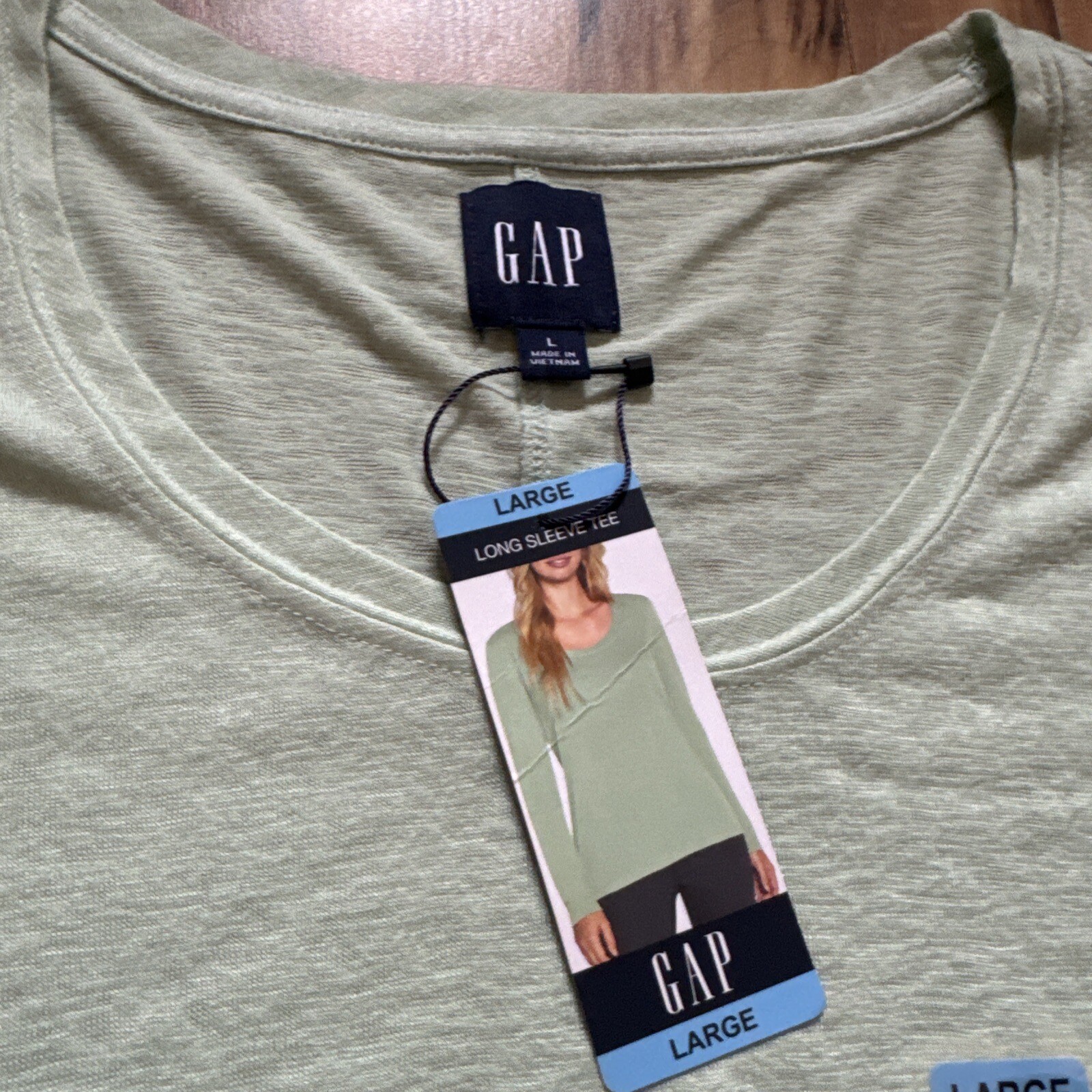 GAP Shirt Women’s Large NWT Lightweight Modal Blend V-Neck Scoop Green