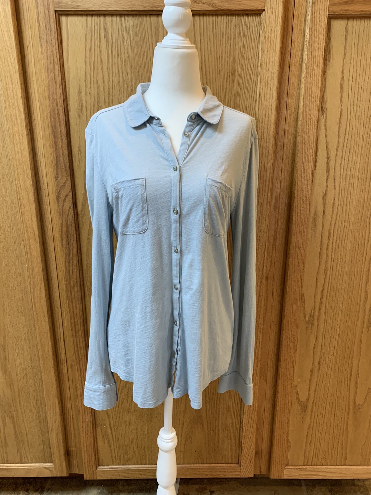 ANN TAYLOR LOFT Womens Button-Up Top Sz. Medium M Bluish-Gray Pockets