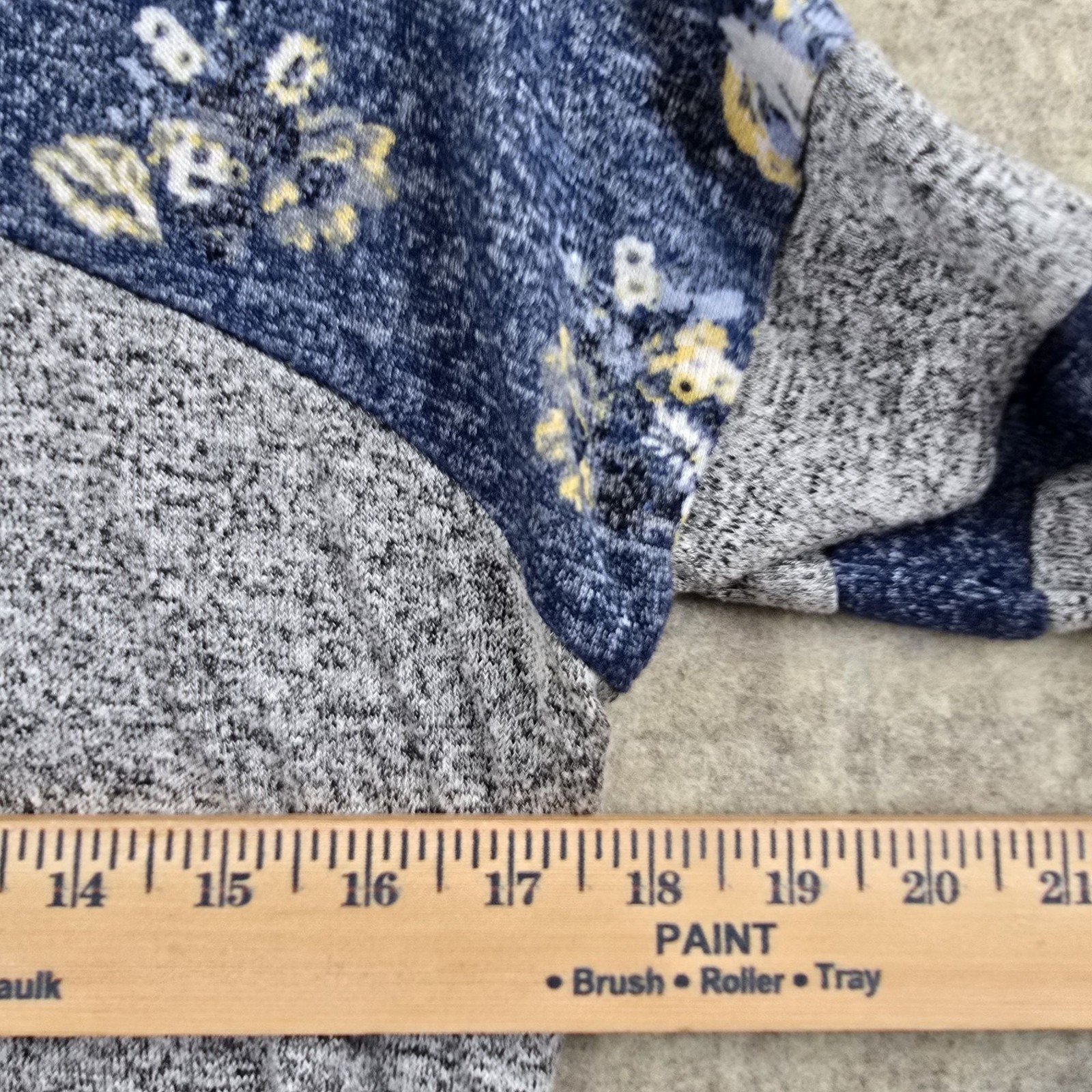 Heather Gray & Navy Floral Color Block Long Sleeve Top Womens Small Knit Fabric