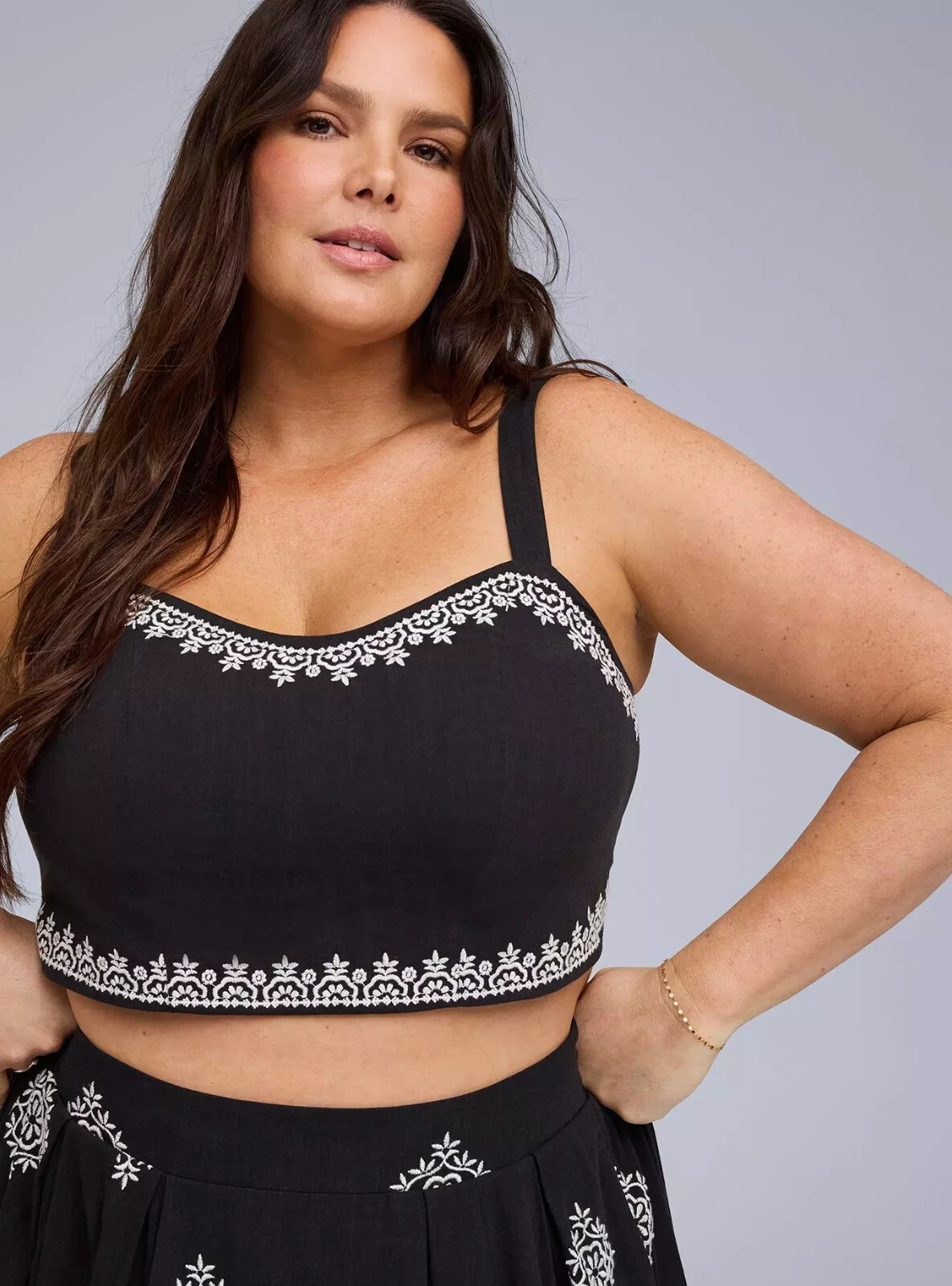 Torrid Plus 2X Belle Isle Embroidered Sweetheart Crop Top Sleeveless Black NWT