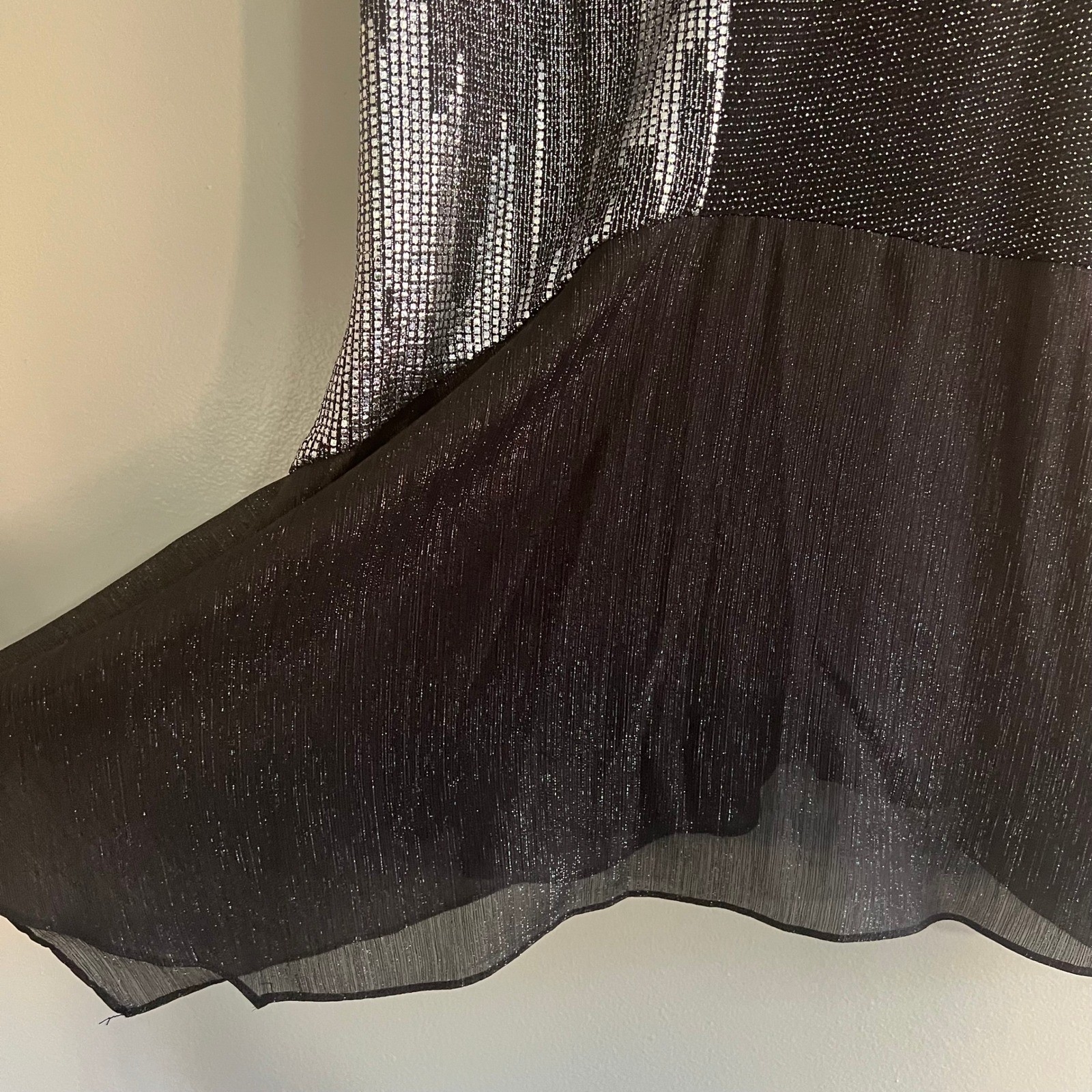 S. Levine Black Silver Metallic Colorblock Sharkbite Hem tunic top M whimsigoth