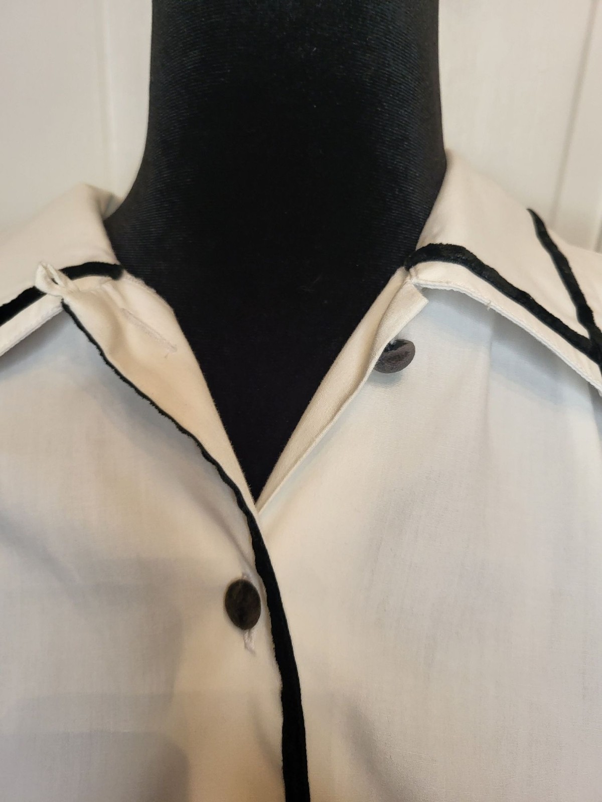 Vintage 90s Koret Petites White Button Up Black Velvet Trim MP Classic Preppy