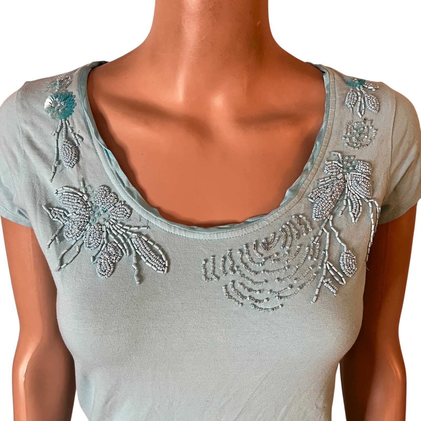 i.e. Petite Women’s Small Blue Scoop Neck Beaded Floral Embroidered Tee