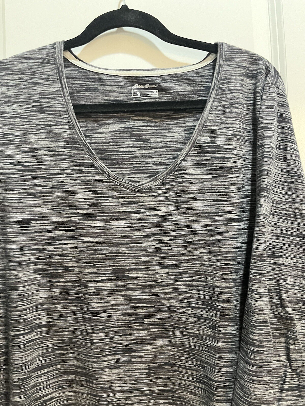 Eddie Bauer V Neck 3/4 Sleeve Peppered Stripe Gray Tee XL Armpit To Armpit 21”