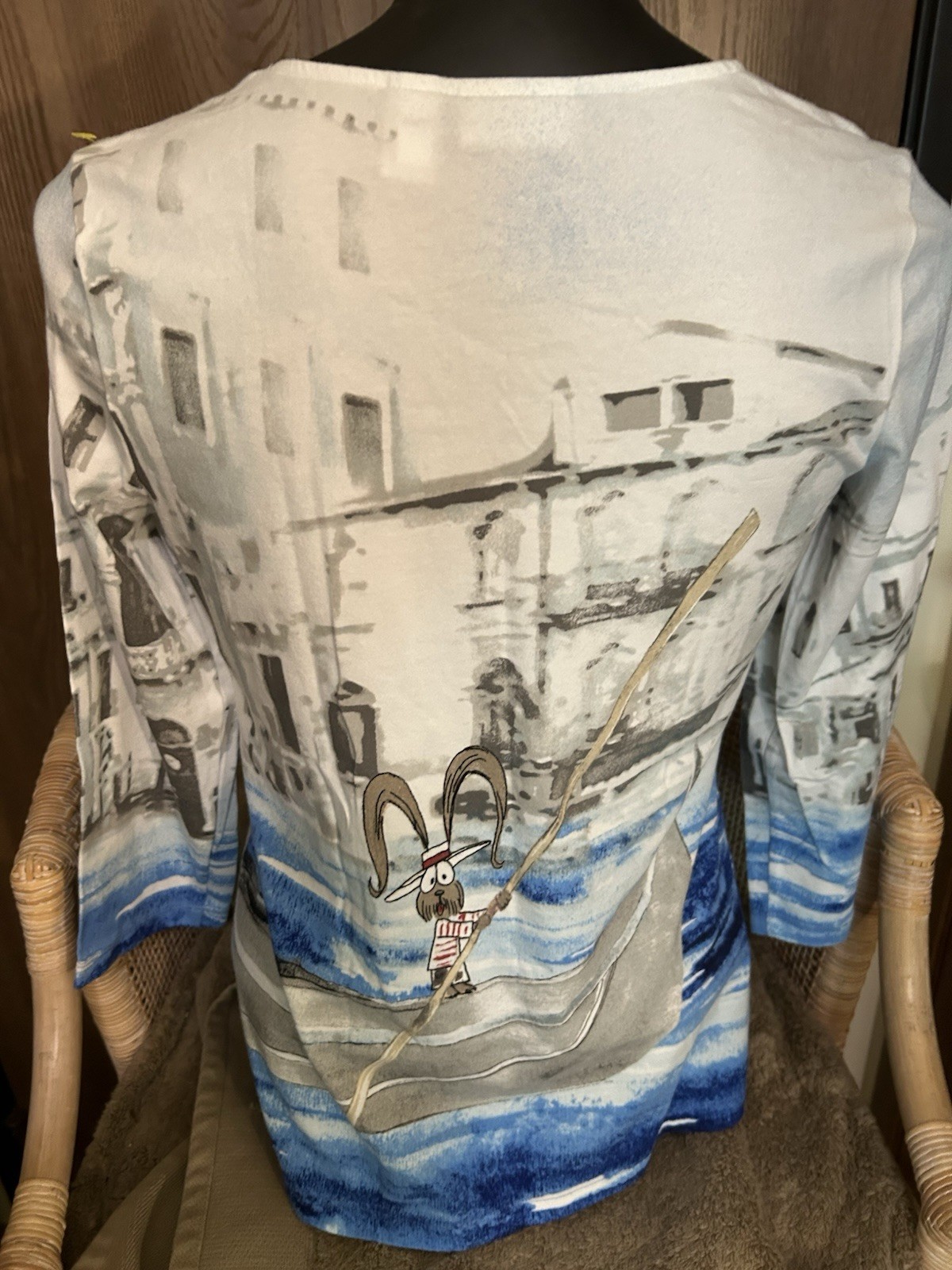 Chicos Multi Colored Shirt Size 0 Woman Riding Boat City Scene Beaded