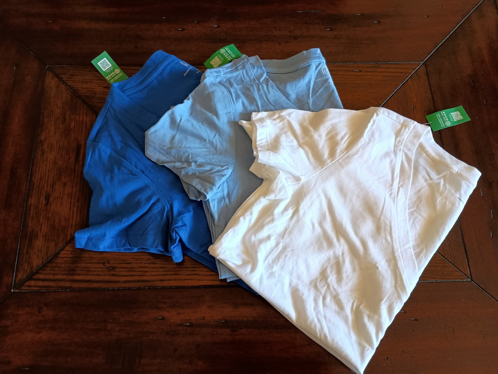 NWT GAP YOU CHOOSE COLOR Organically Grown Cotton V-Neck T-Shirt SZ M