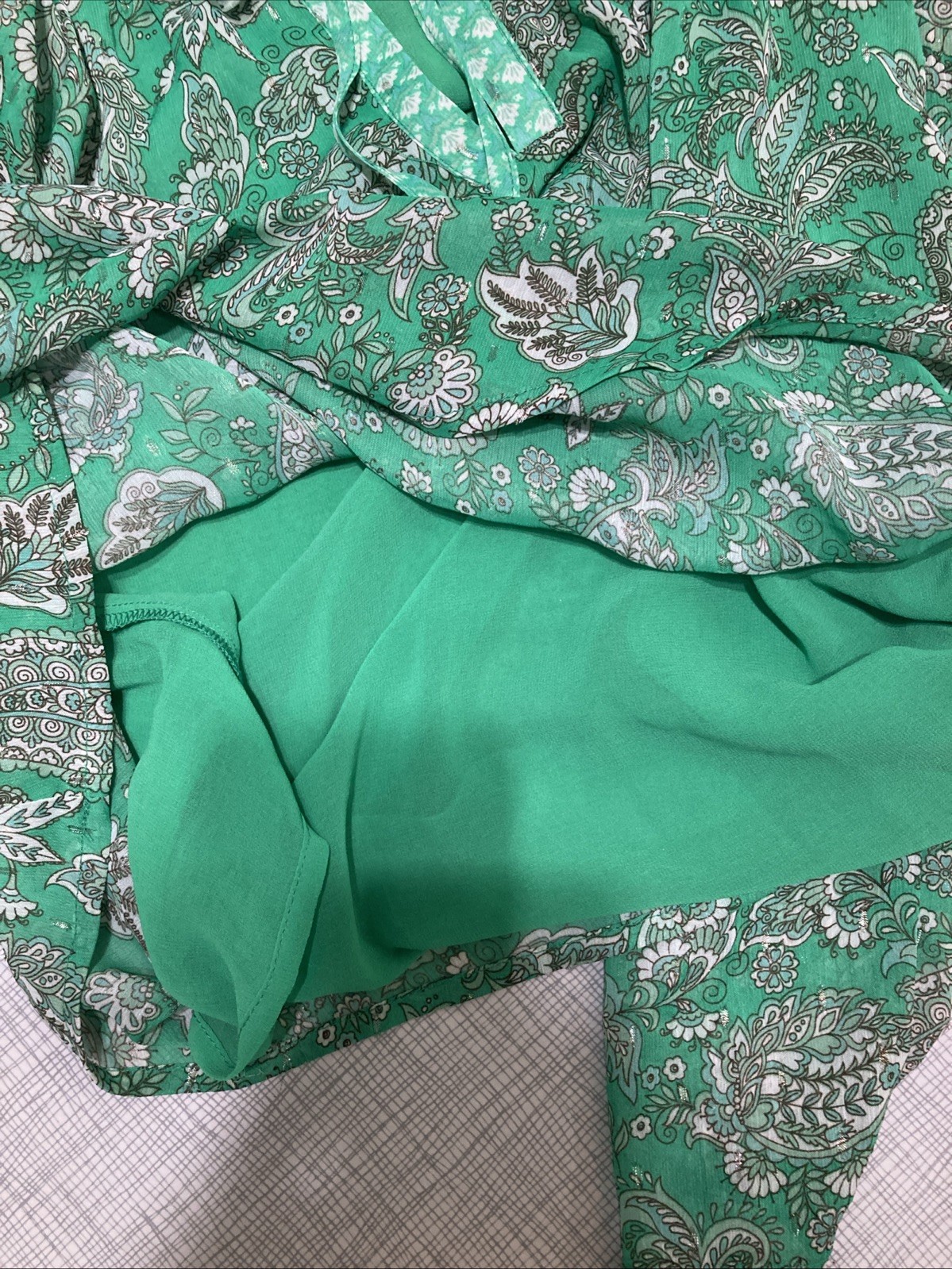 Cupcakes & Cashmere Green Paisley Ruffle Blouse Top XS EUC Puff Sleeve Tie Neck