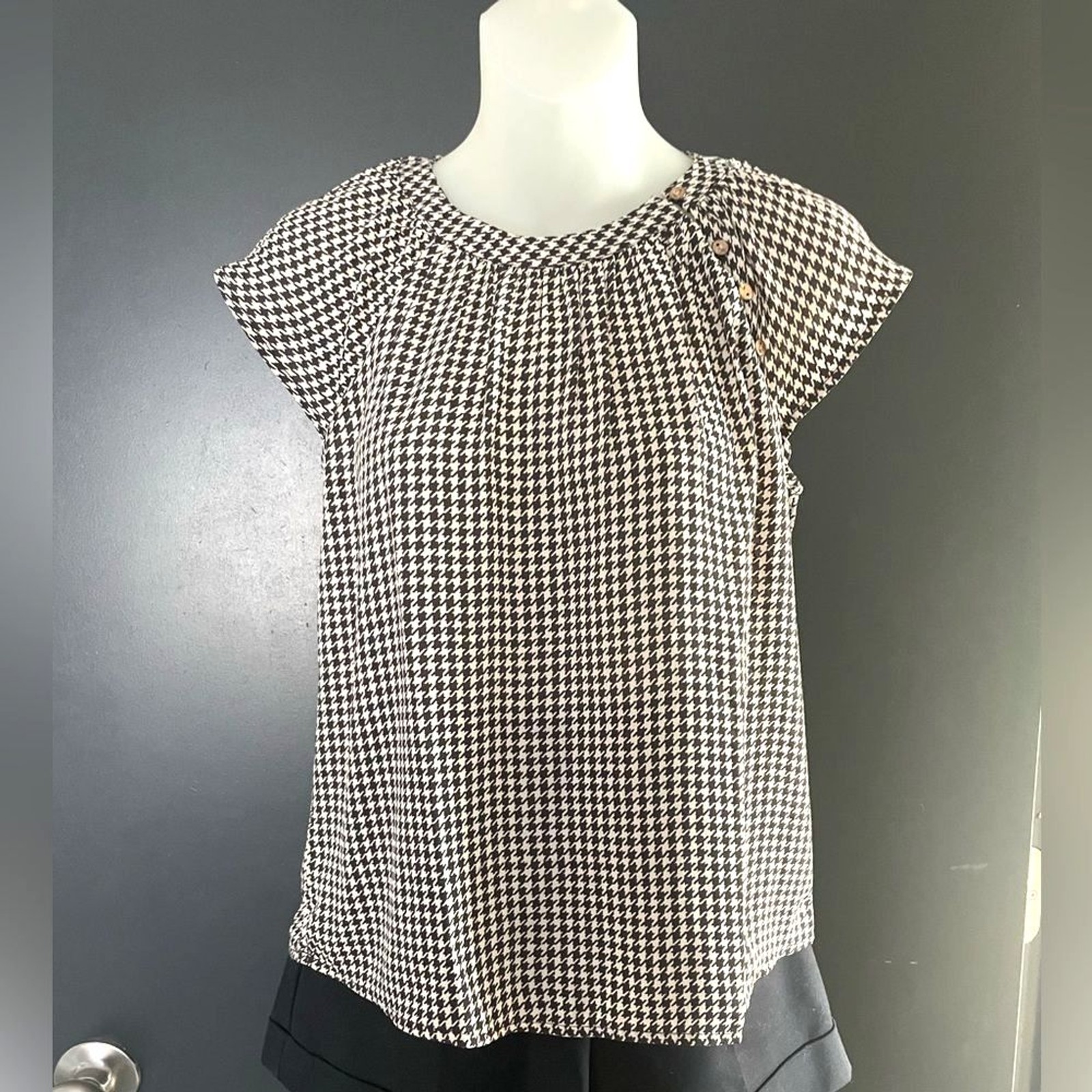 LOFT Houndstooth career shirt pleated chest with gold tone buttons