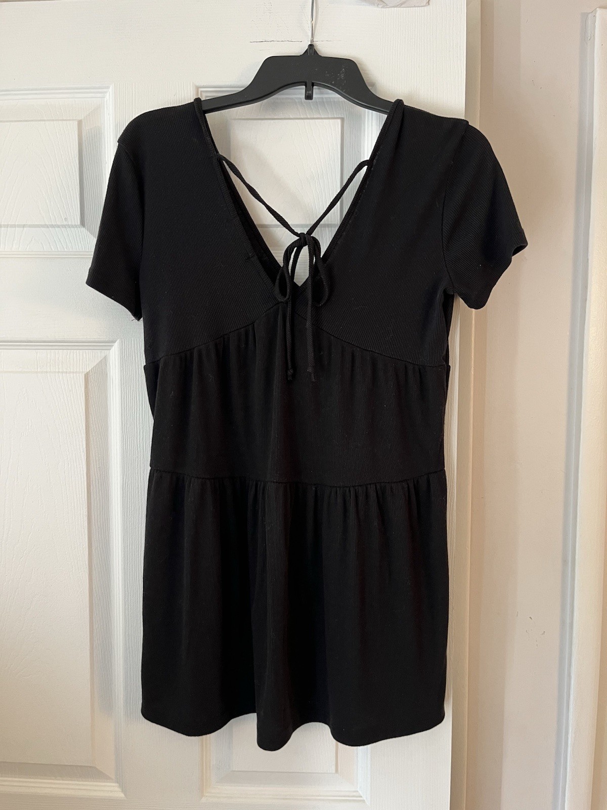 Saints 21 Women’s Black Ribbed, Baby Doll V-Neck Peplum Top Tie Back Size Small