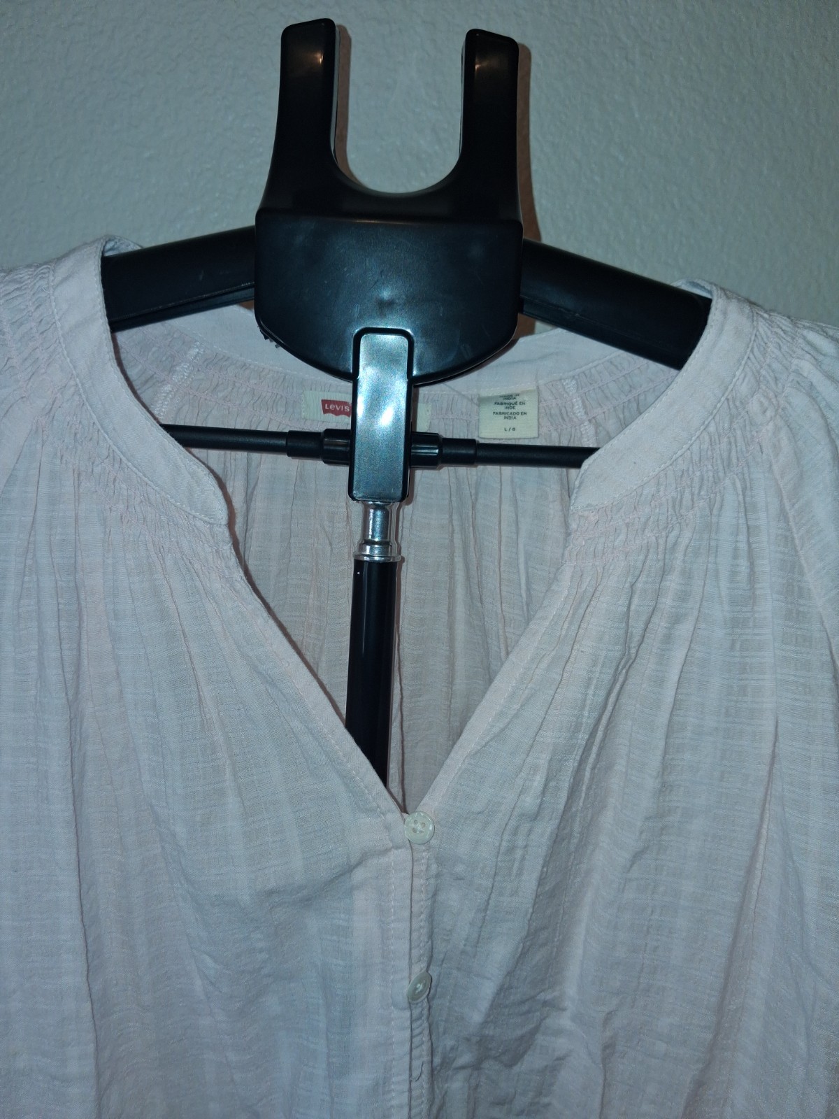 Levi’s Pink Long-Sleeve Blouse Features Delicate Embroidery Size L.