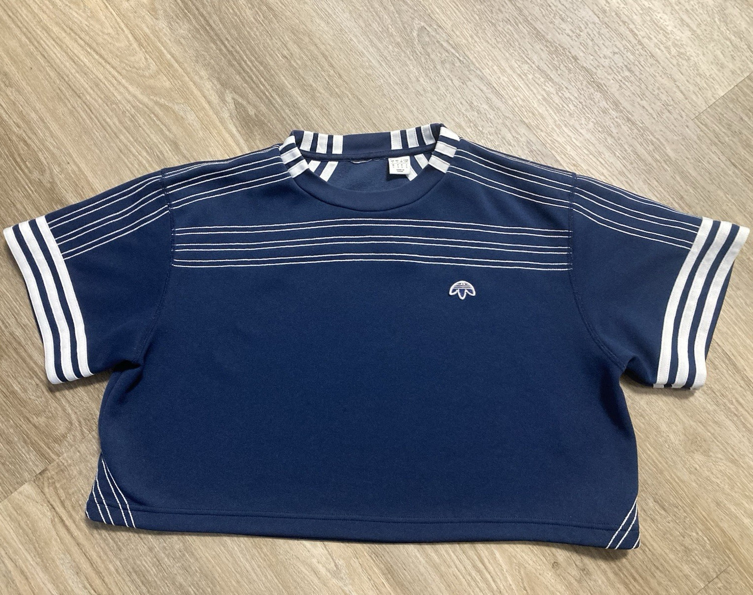 adidas women’s boxy dark blue /White Striped T-Shirt Size S Logo
