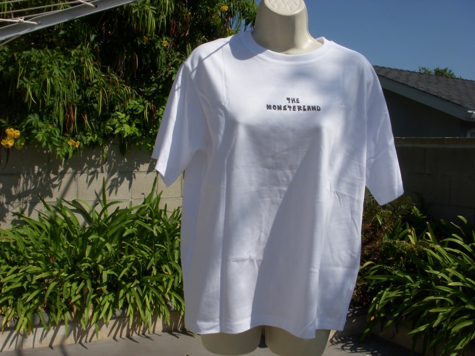 Uniqlo x POP MART UT Graphic T-Shirt THE MONSTERS LABUBU, Sz L