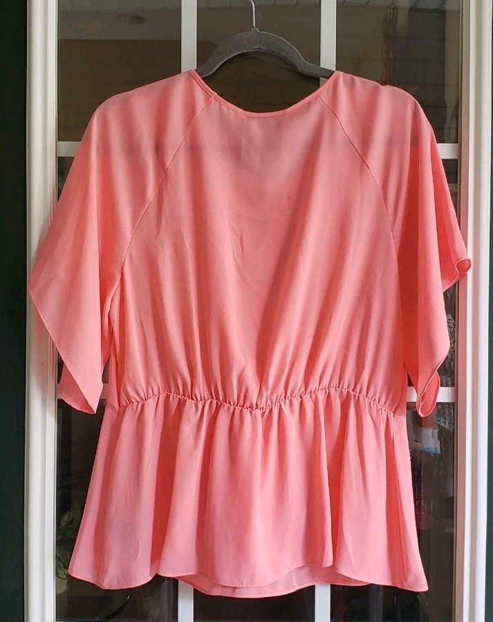 Bold Elements Women’s Peach Keyhole VNeck Tie Front Kimono Top Large Bin1-86