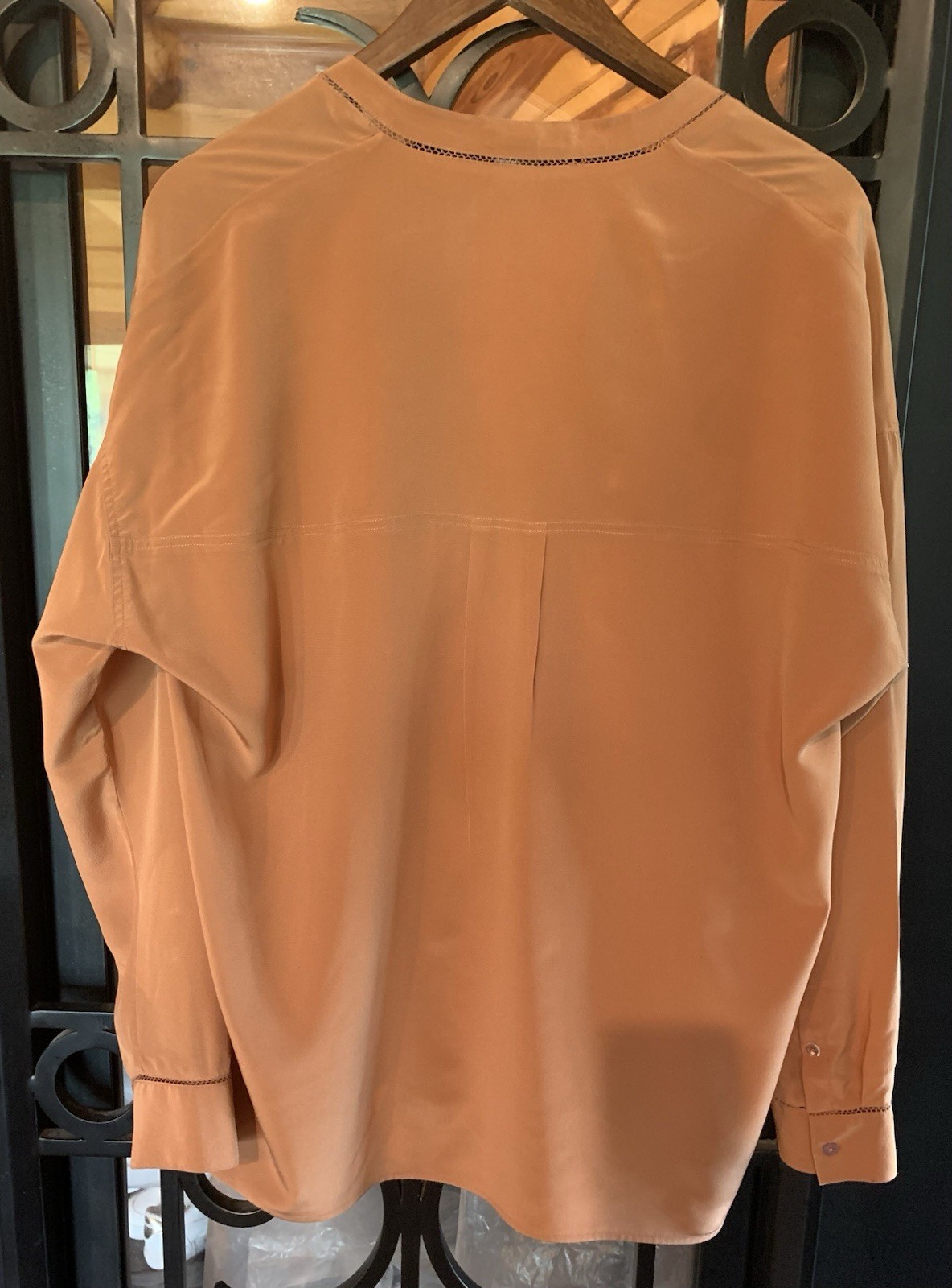 VINCE 100% Silk Popover Blouse Tunic Top M Eyelet Notch Split V-Neckline