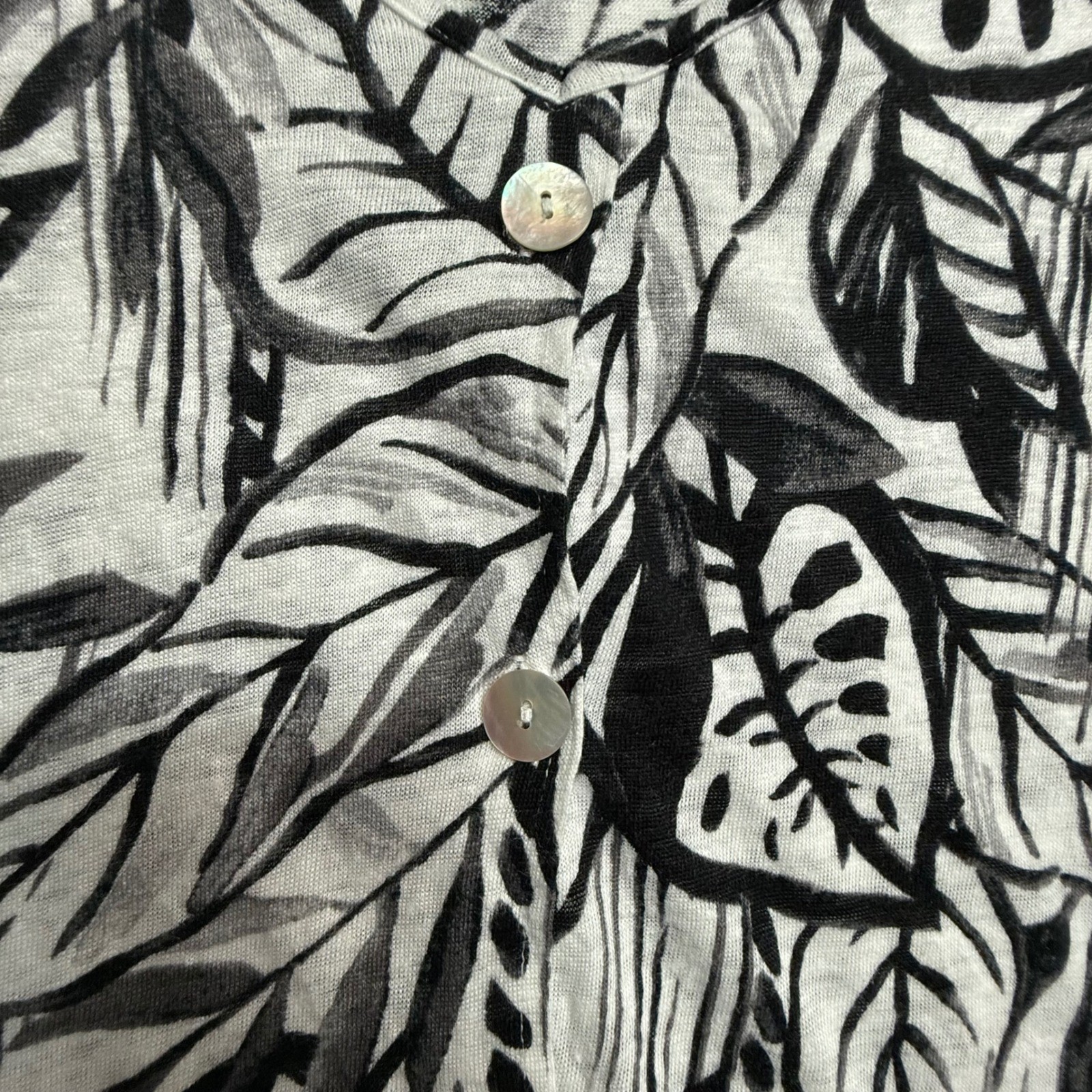 Tahari 100% Linen Top Womens M Black White Tropical Leaf Print Button Back