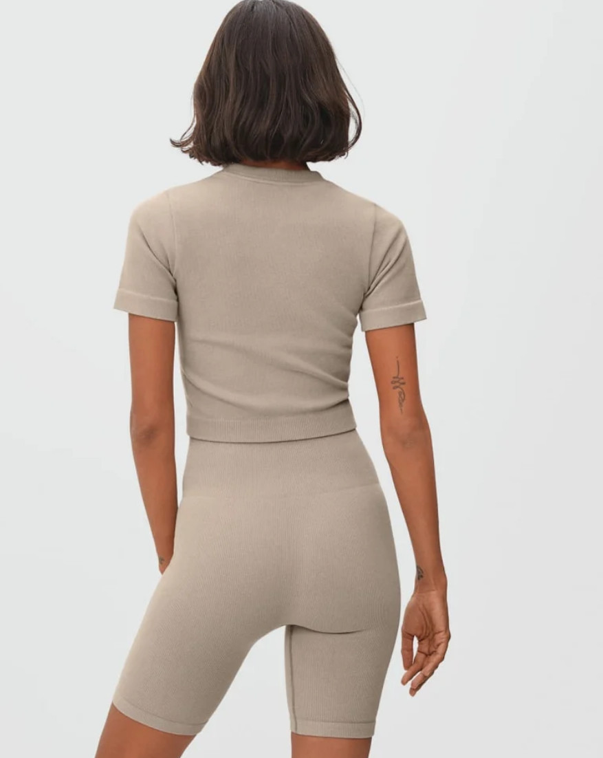 Everlane Comfortable and Versatile Cropped Seamless Tee Latte Brown Size M/L EUC