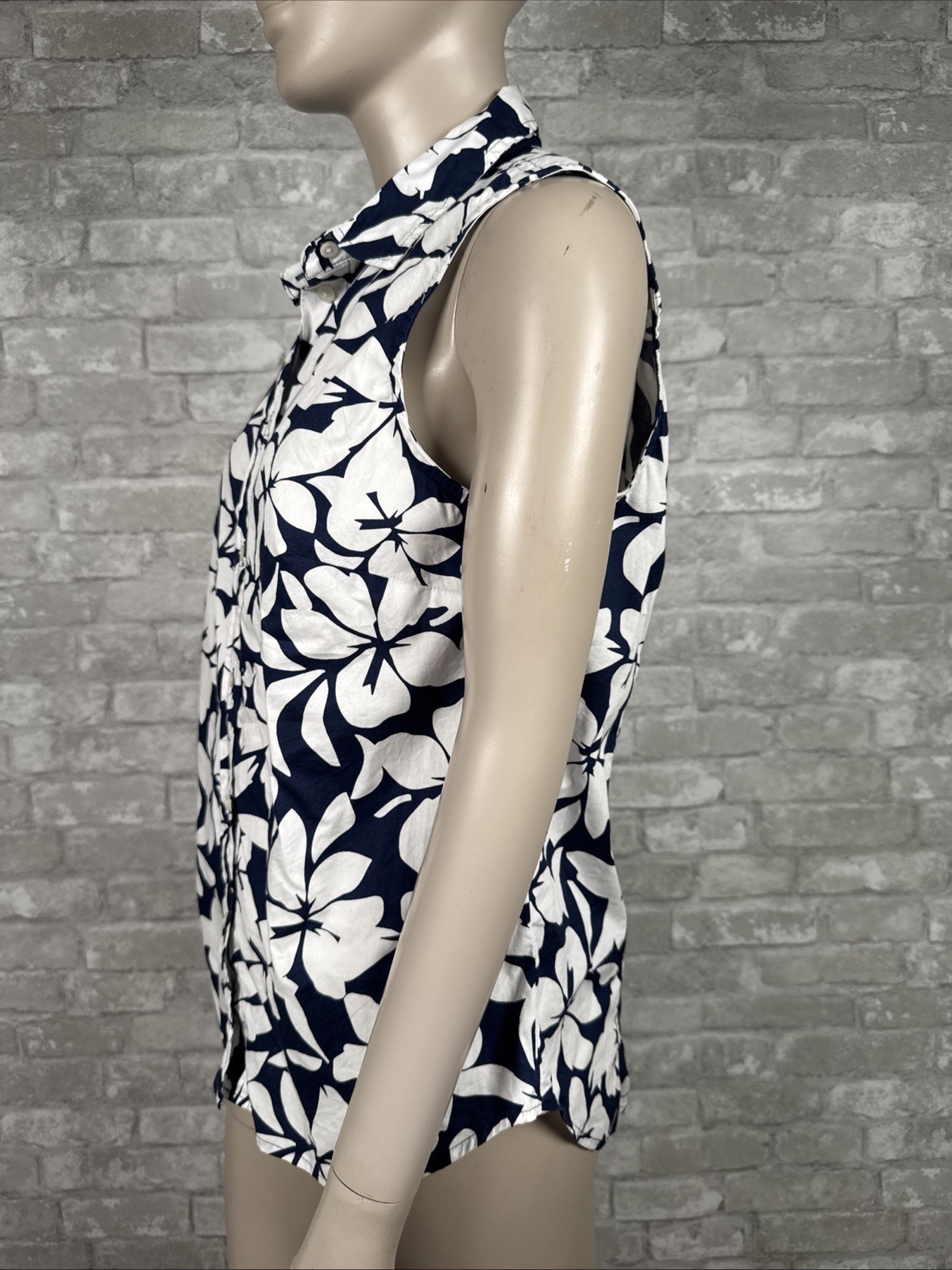 J Crew Medium Blue w/ White Flower Sleeveless Button Up Tank 98% Cotton
