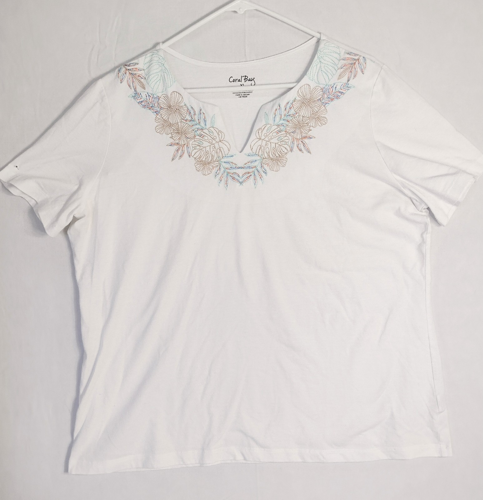 Coral Bay Women Size XL T Shirt Round Neck V Cutout White Muted Floral Stitching