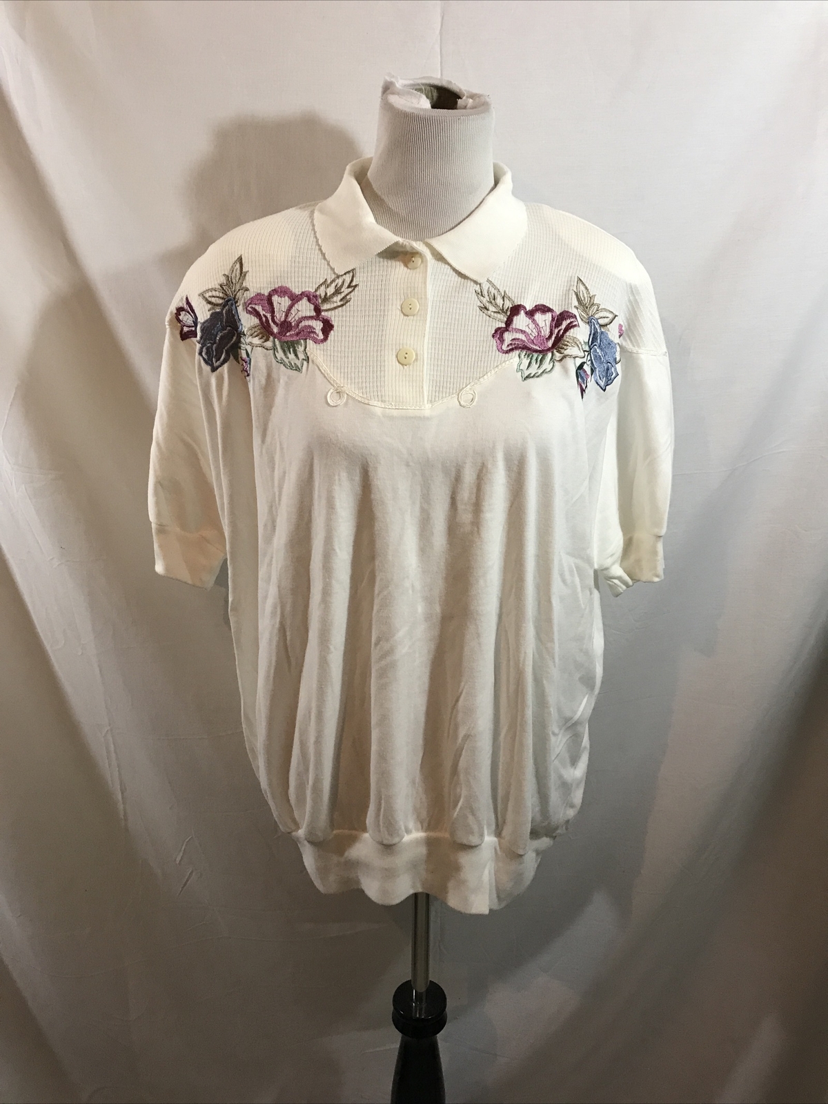 Season Ticket white short sleeve polo, embroidered flowers – womens 1X