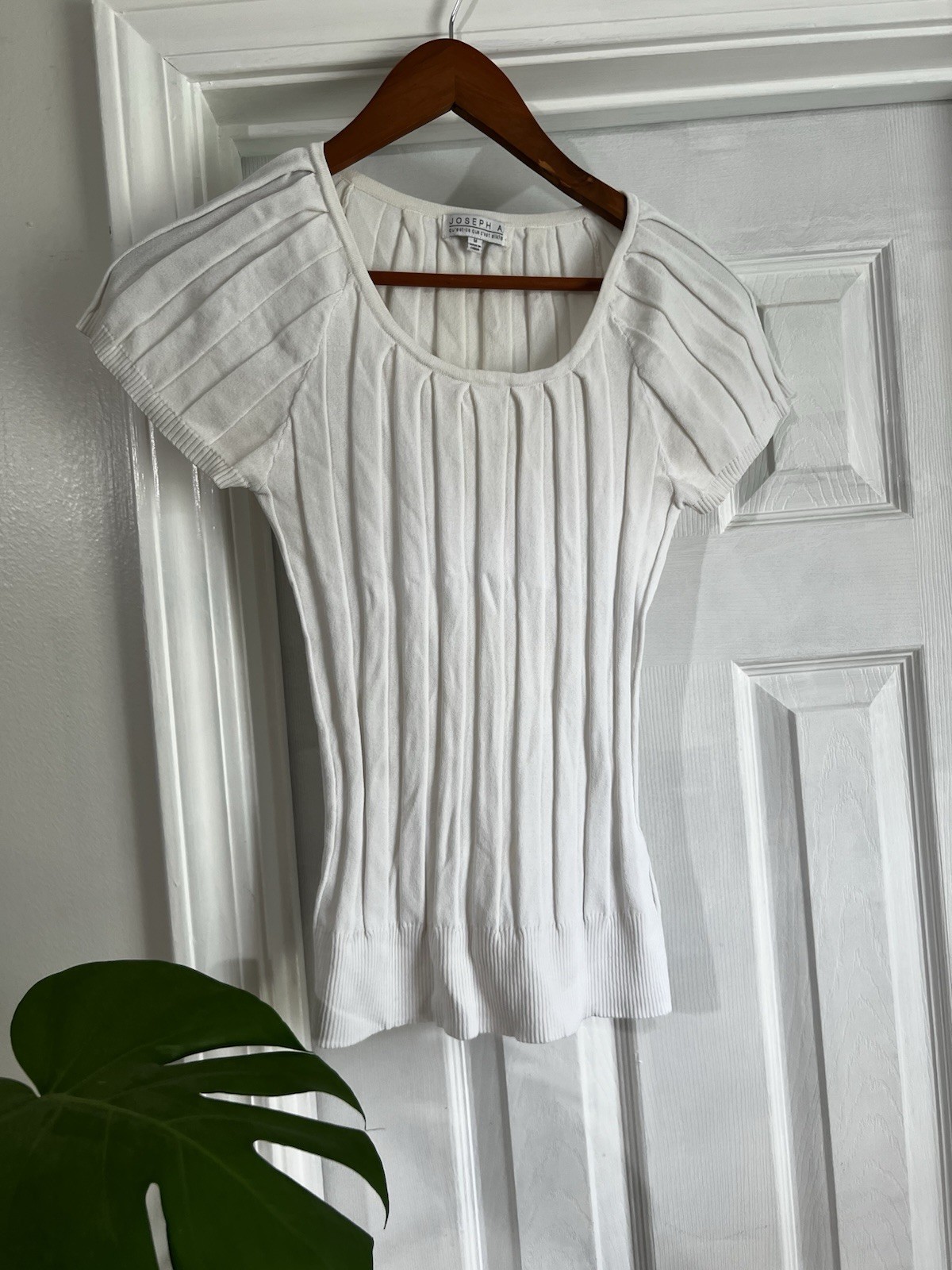 Joseph A. Short Sleeve Ribbed Knit Top Women’s Size M