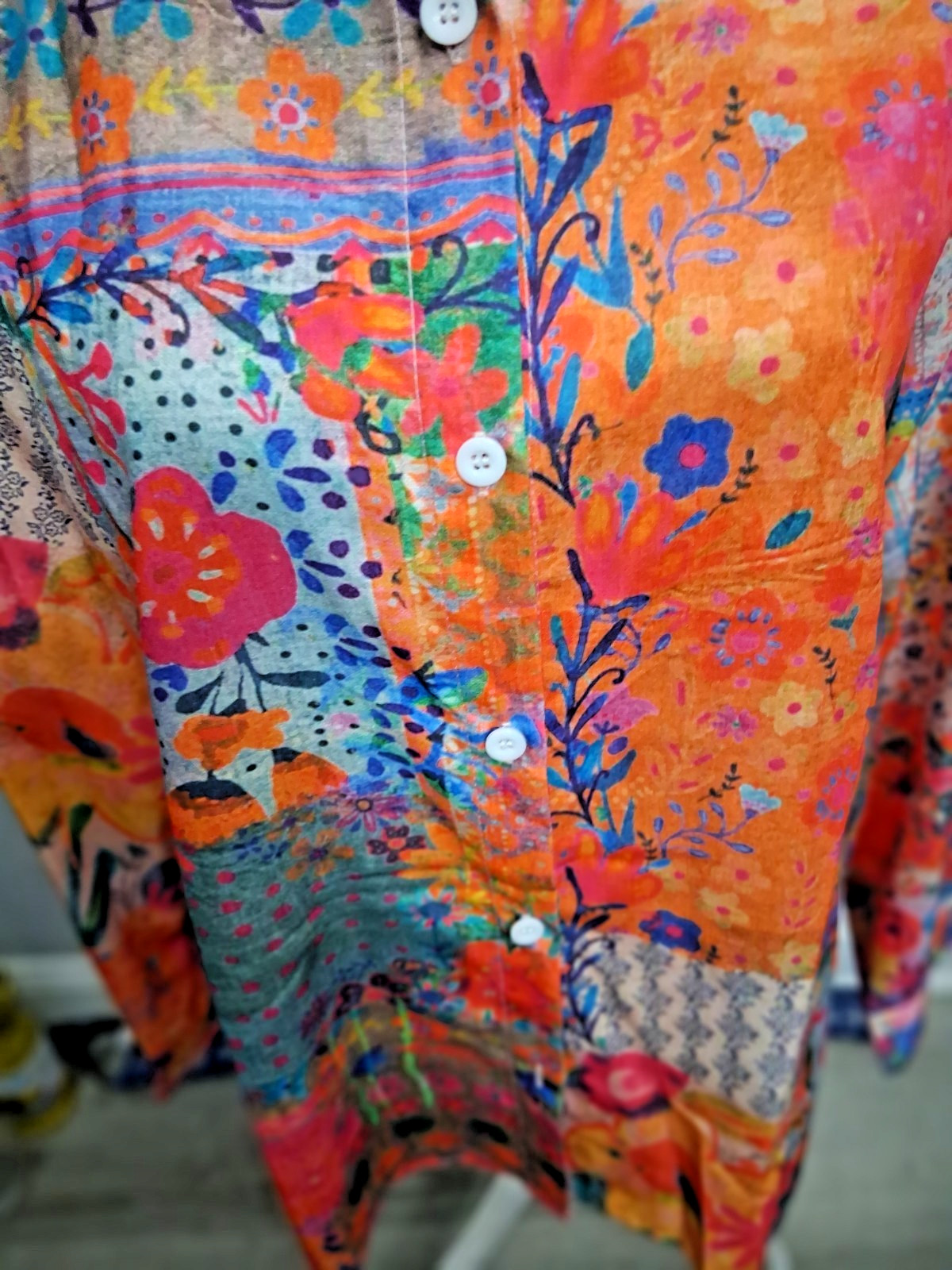 Temu Button Front Blouse – Size Large – Long Sleeves – Pretty Floral Pattern!