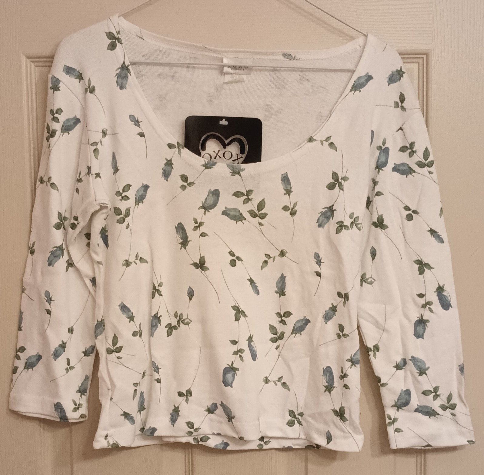 XOXO Essentials Women’s Knit Floral Top White Blue Green 3/4 Sleeve M