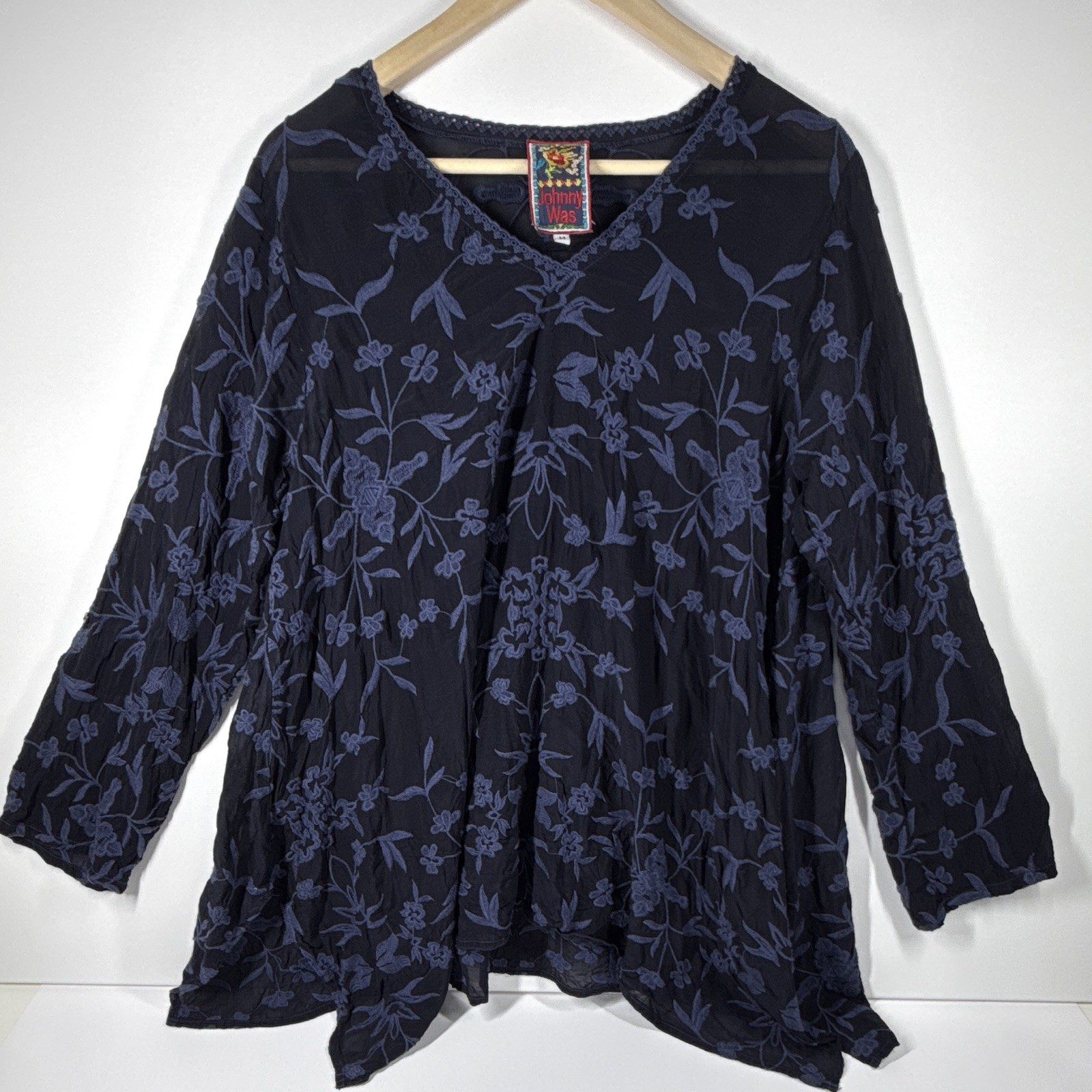 Johnny Was Floral Embroidered V-Neck Navy Blue Tunic Blouse Long Sleeve M