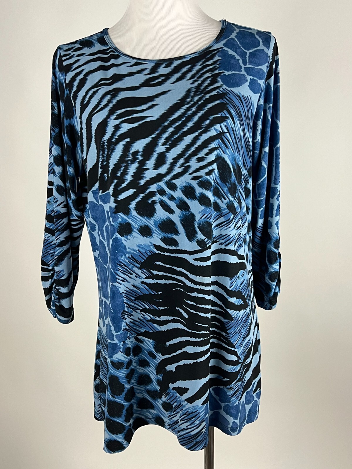 SUSAN GRAVER 3/4sl ‘Liquid Knit Animal Print Tunic w/Bateau Neckline’ – L, Blue