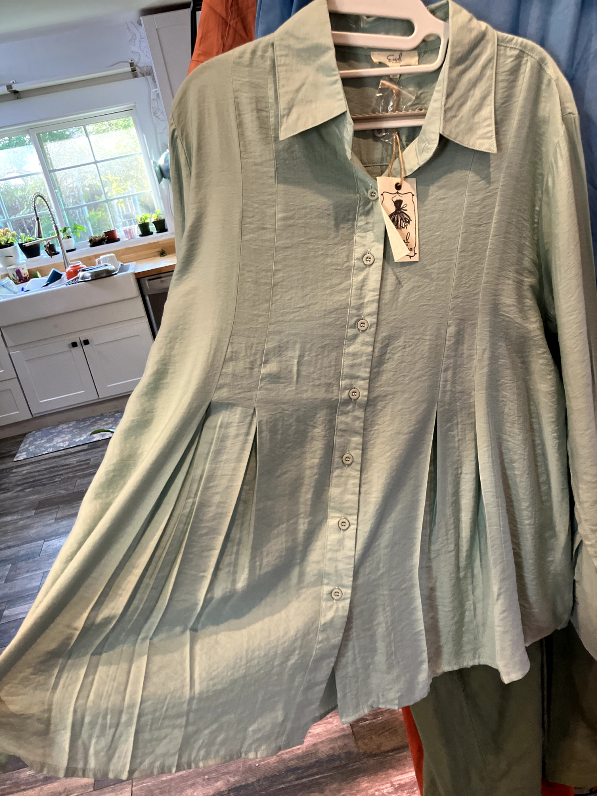 Easel Los Angeles light green/teal long sleeve pleated women’s top, dress shirt