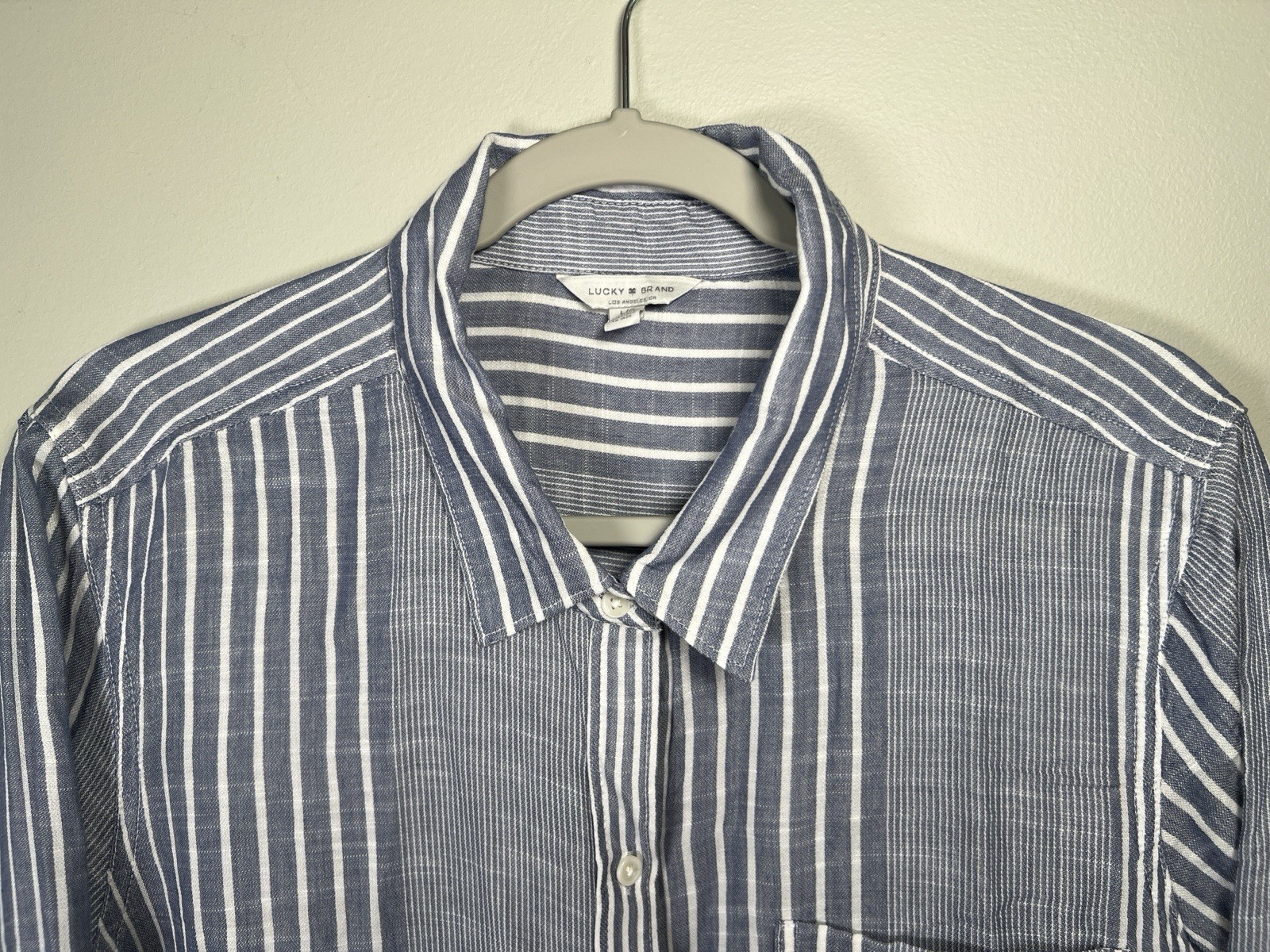 Lucky Brand Los Angeles CA Women’s Size Large Light Denim Blue Long Sleeve Top