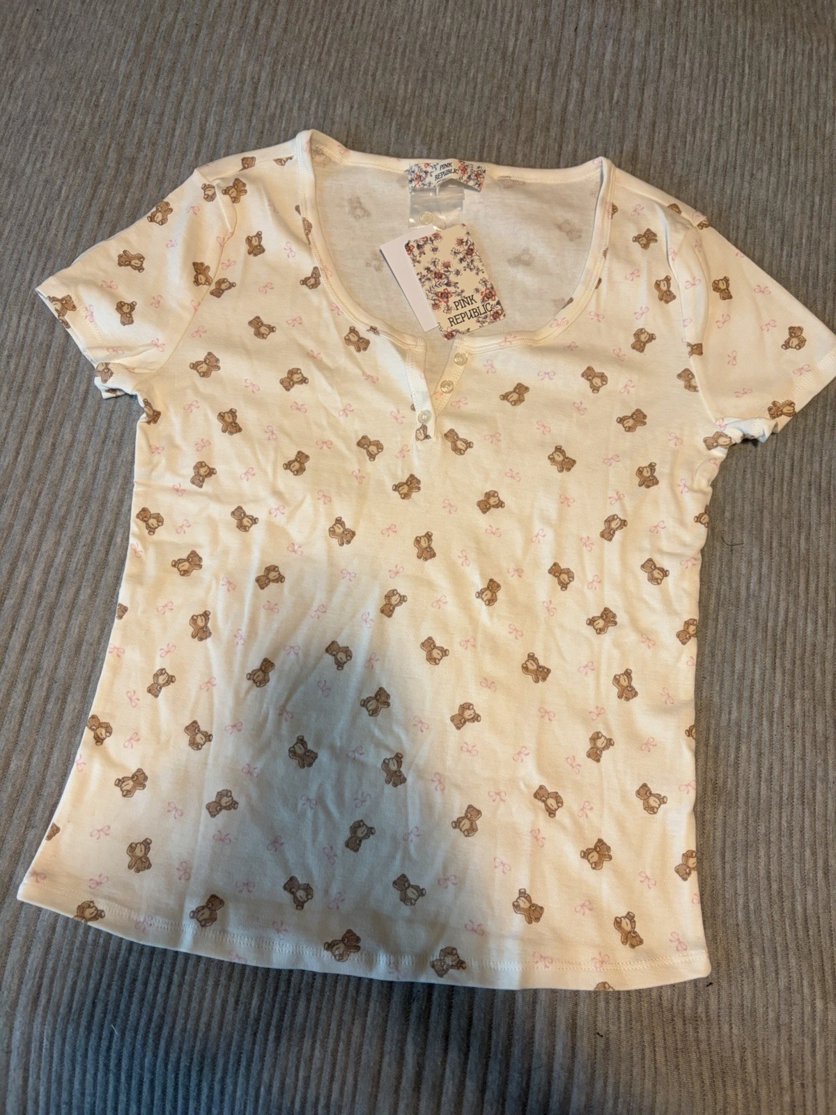 NWT Kohl’s Pink Republic Teddy Bear Bow Print Henley Tee, Size Large