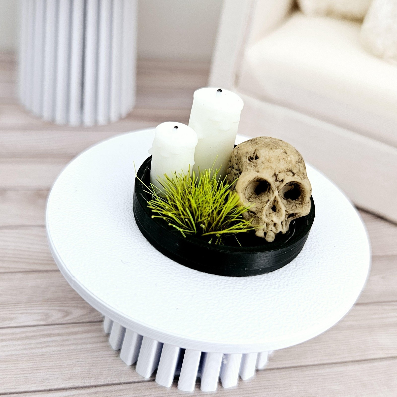 Dolls House Halloween Coloured tray ornament with 2x candles, green plant & a
