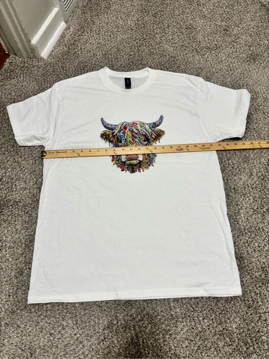 Woman’s DTF Graphic Tee Size Large Colorful Highland Cow New W/O Tags