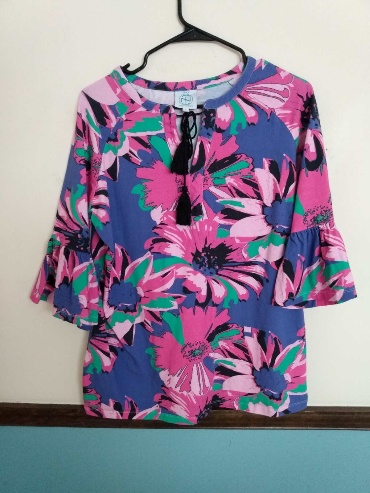 🌺Tracy Negoshian Womens Size Large L Pink Black Blue Floral Top Black Tassel 🌼