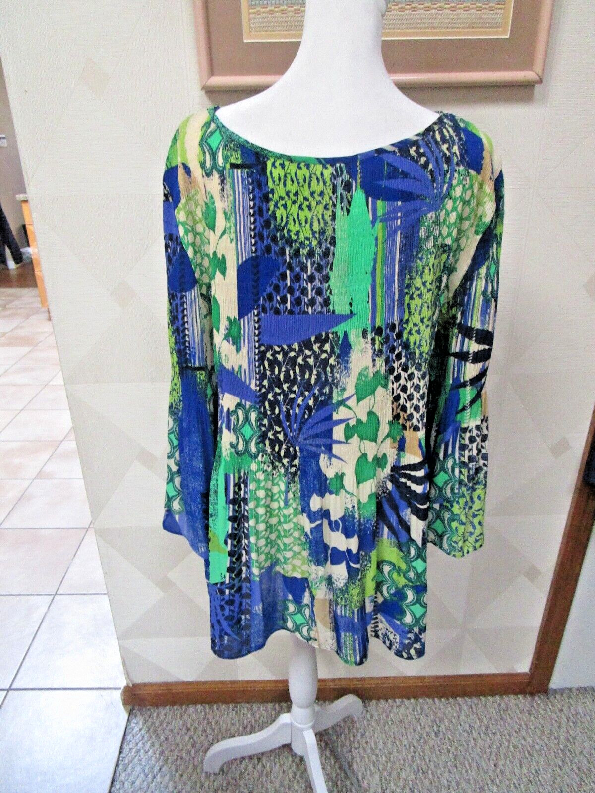 NINETY CLOTHING-GREEN/MULTI-FLORAL-3/4 FLARE-SLEEVE-PLEATED TOP-SIZE-1X-NWT-$68
